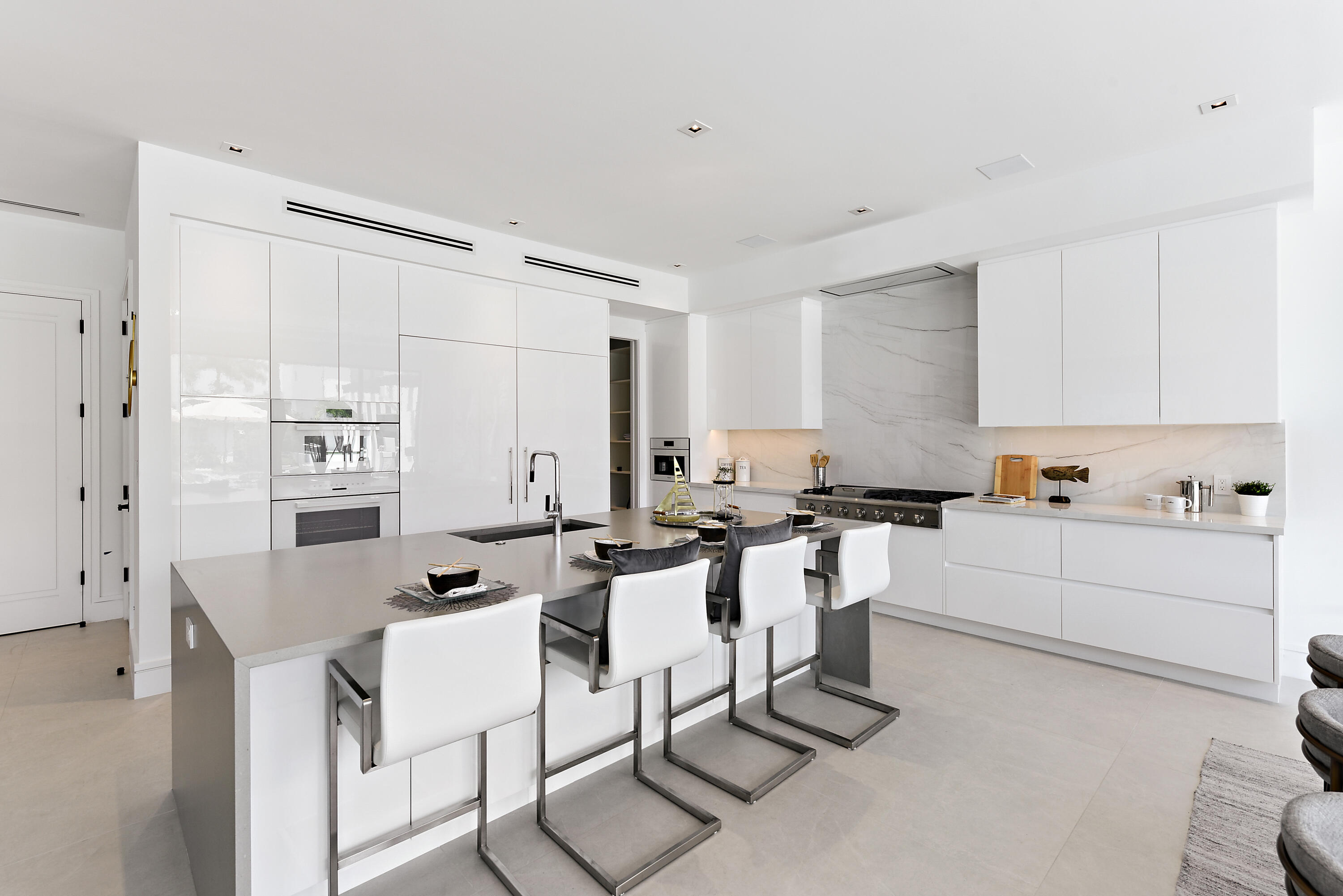 HARBOUR EAST - Residential