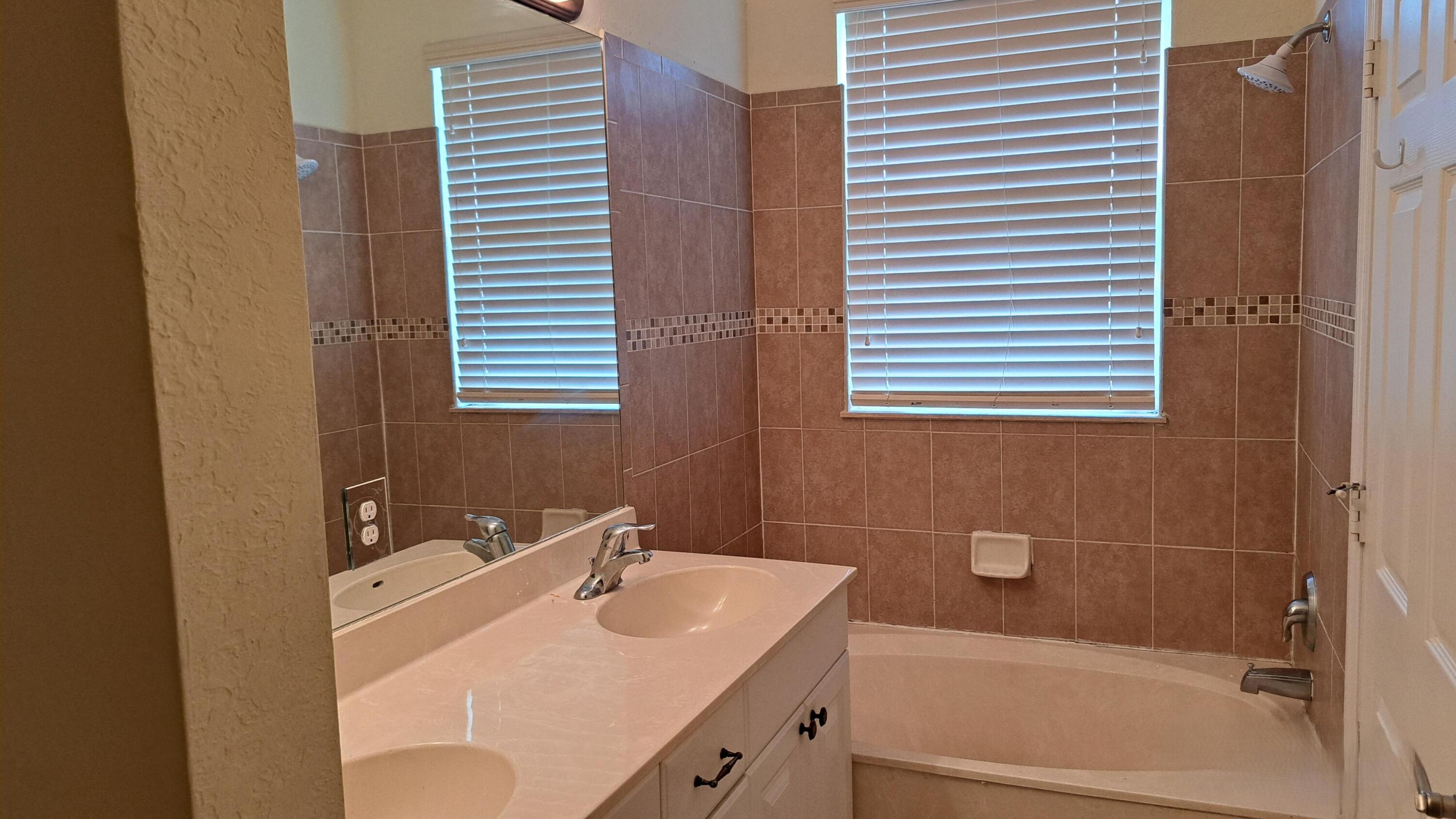 PIPERS CAY CONDO - Residential Lease