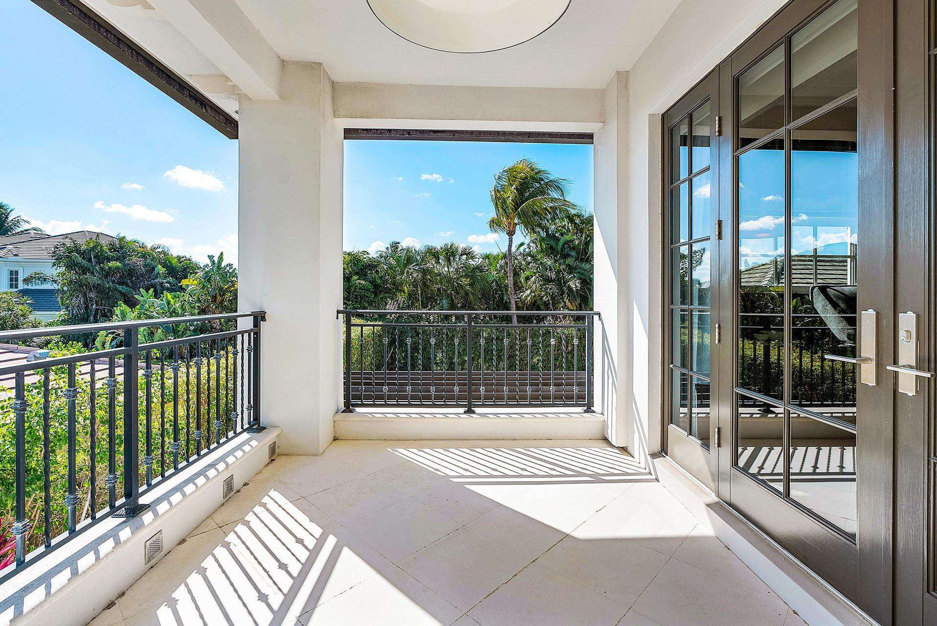 ROYAL PALM YACHT & COUNTRY CLUB - Residential