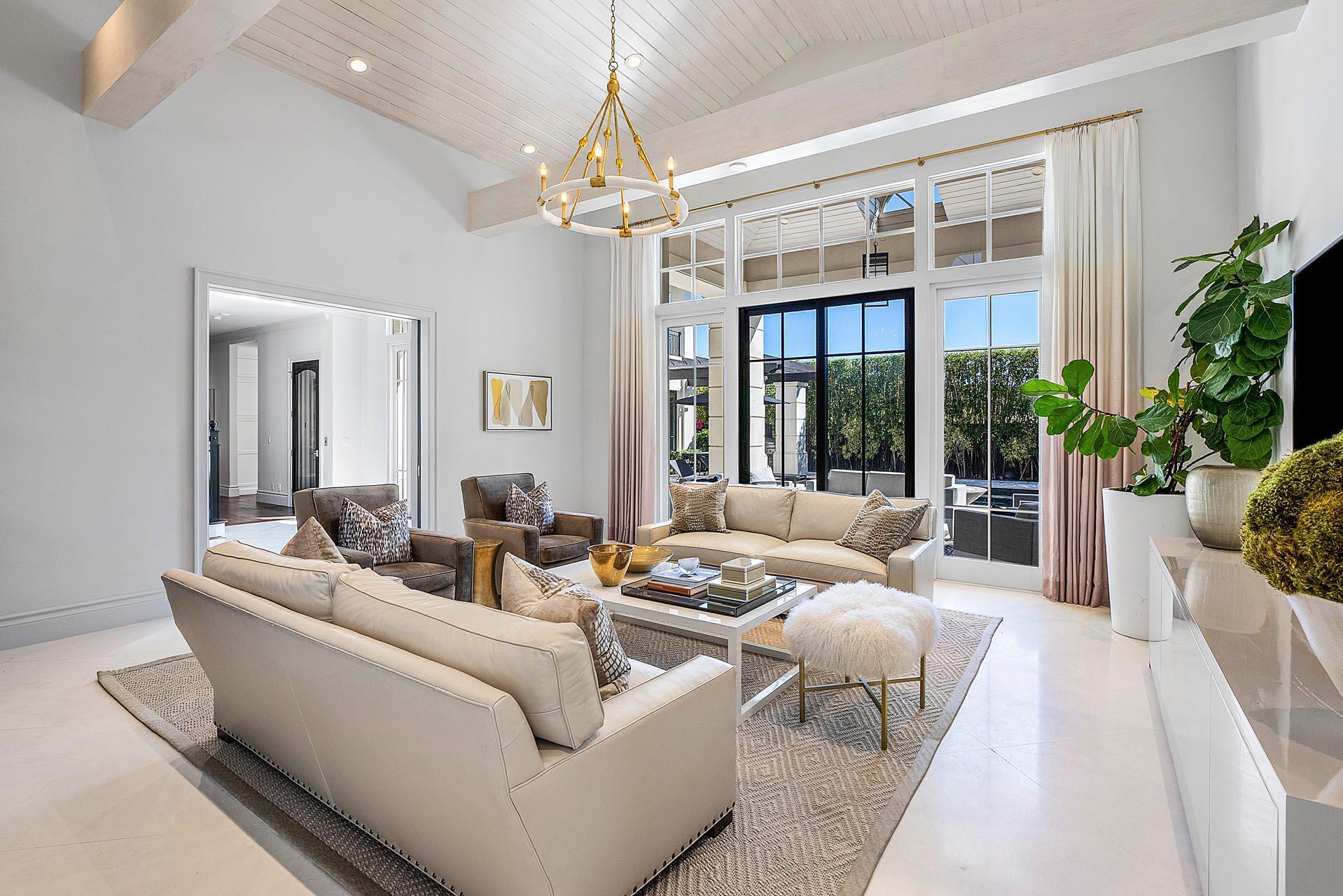 ROYAL PALM YACHT & COUNTRY CLUB - Residential
