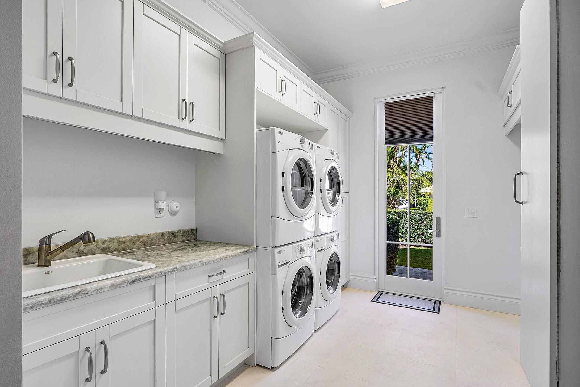 ROYAL PALM YACHT & COUNTRY CLUB - Residential
