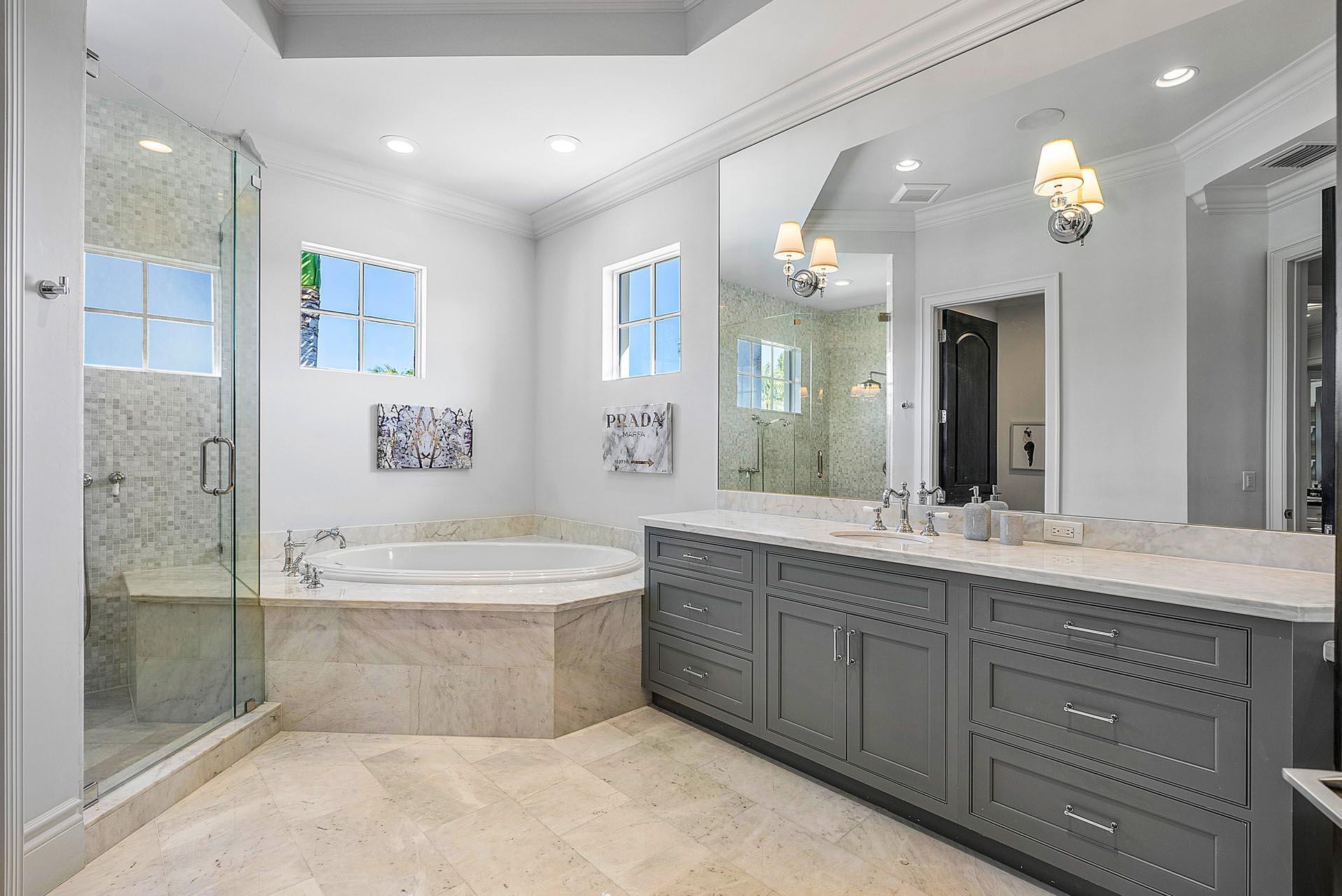 ROYAL PALM YACHT & COUNTRY CLUB - Residential