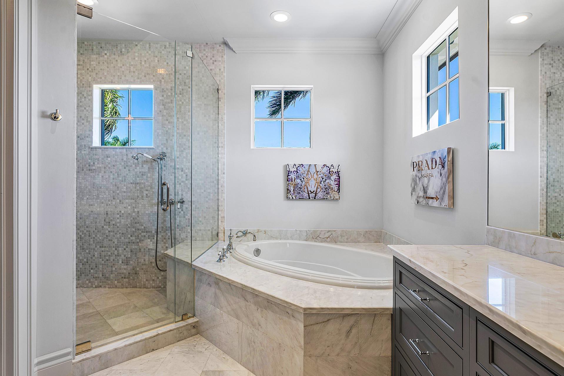 ROYAL PALM YACHT & COUNTRY CLUB - Residential