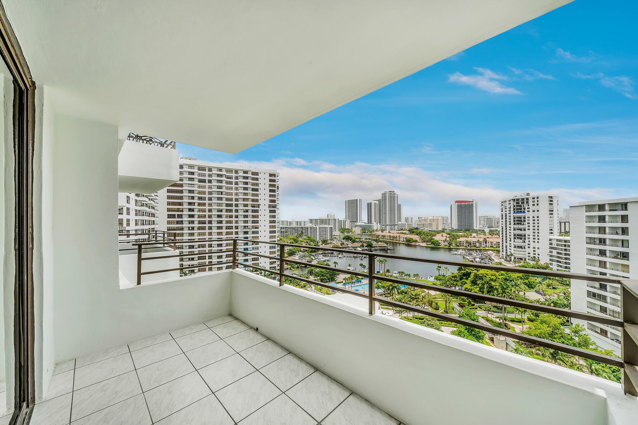 OLYMPUS CONDO PHASE - Residential