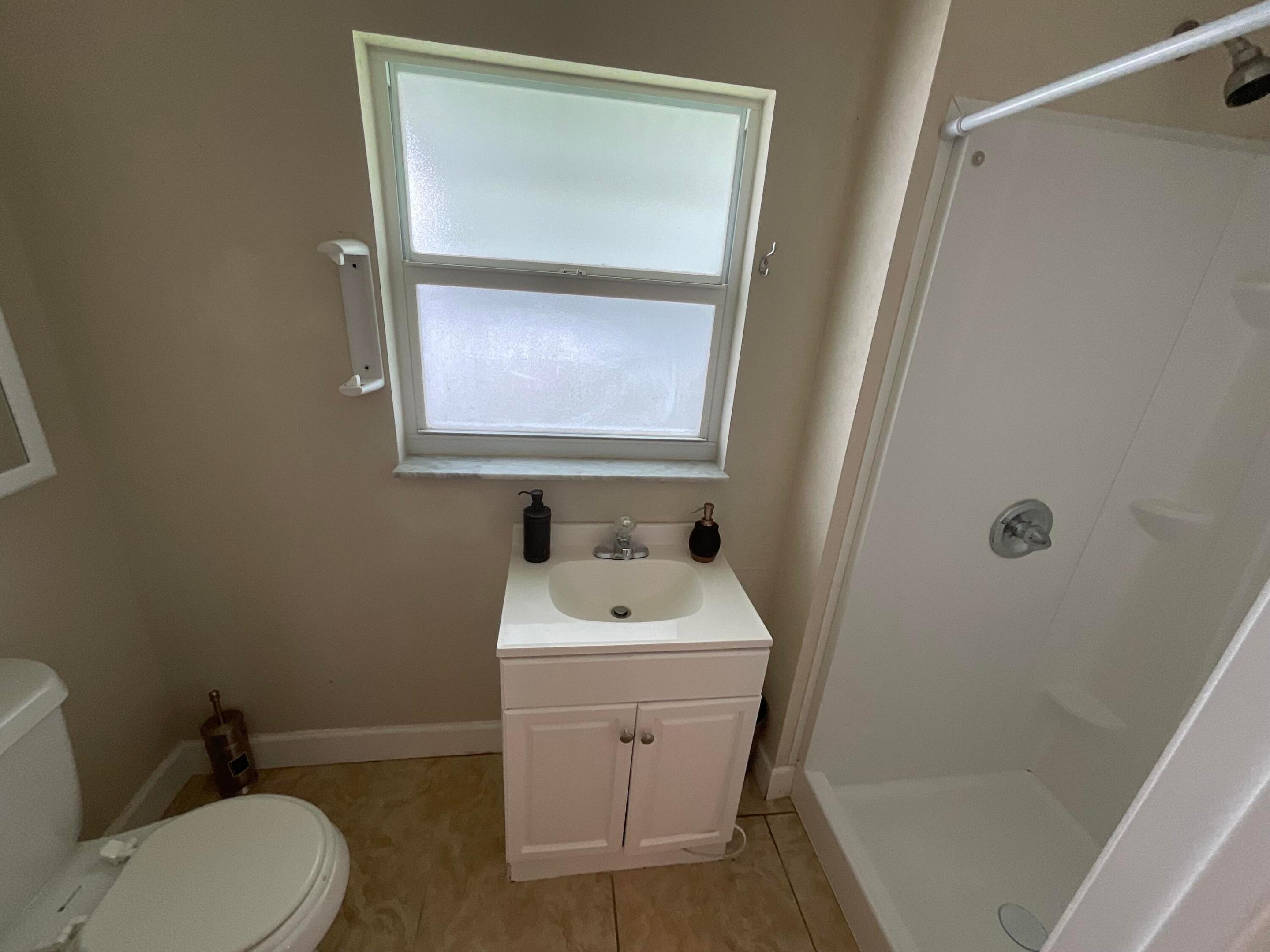 PALM BEACH LEISUREVILLE SEC 10 - Residential Lease