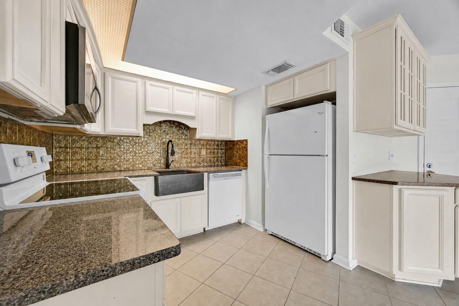 Savannas Club Condo - Residential Lease
