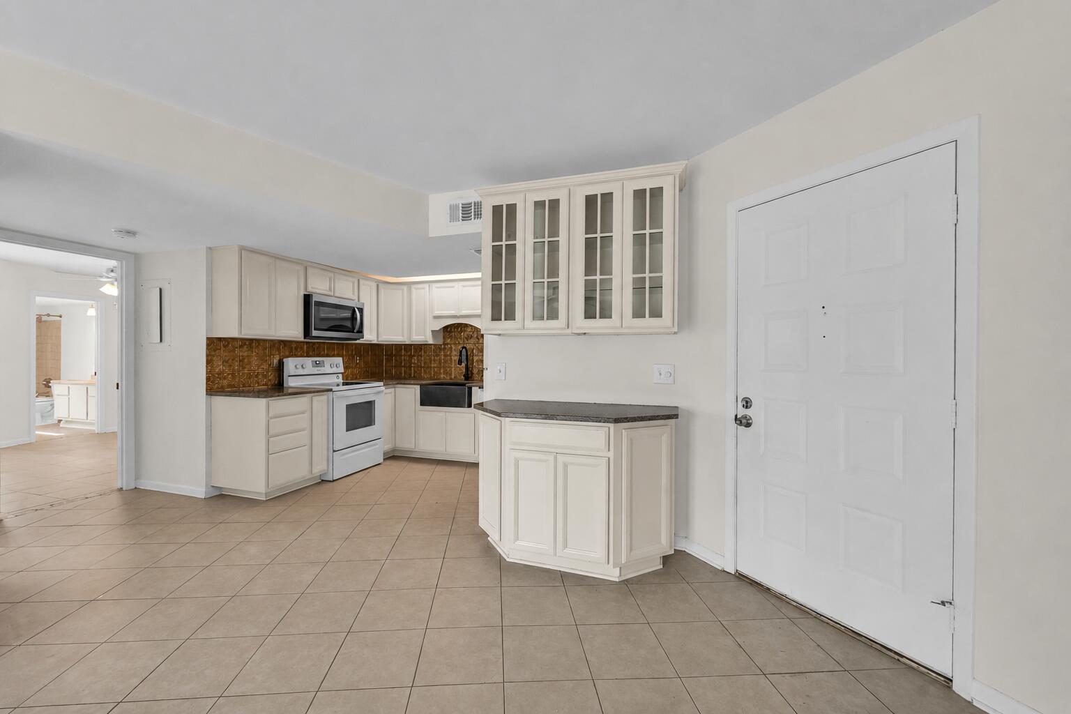 Savannas Club Condo - Residential Lease