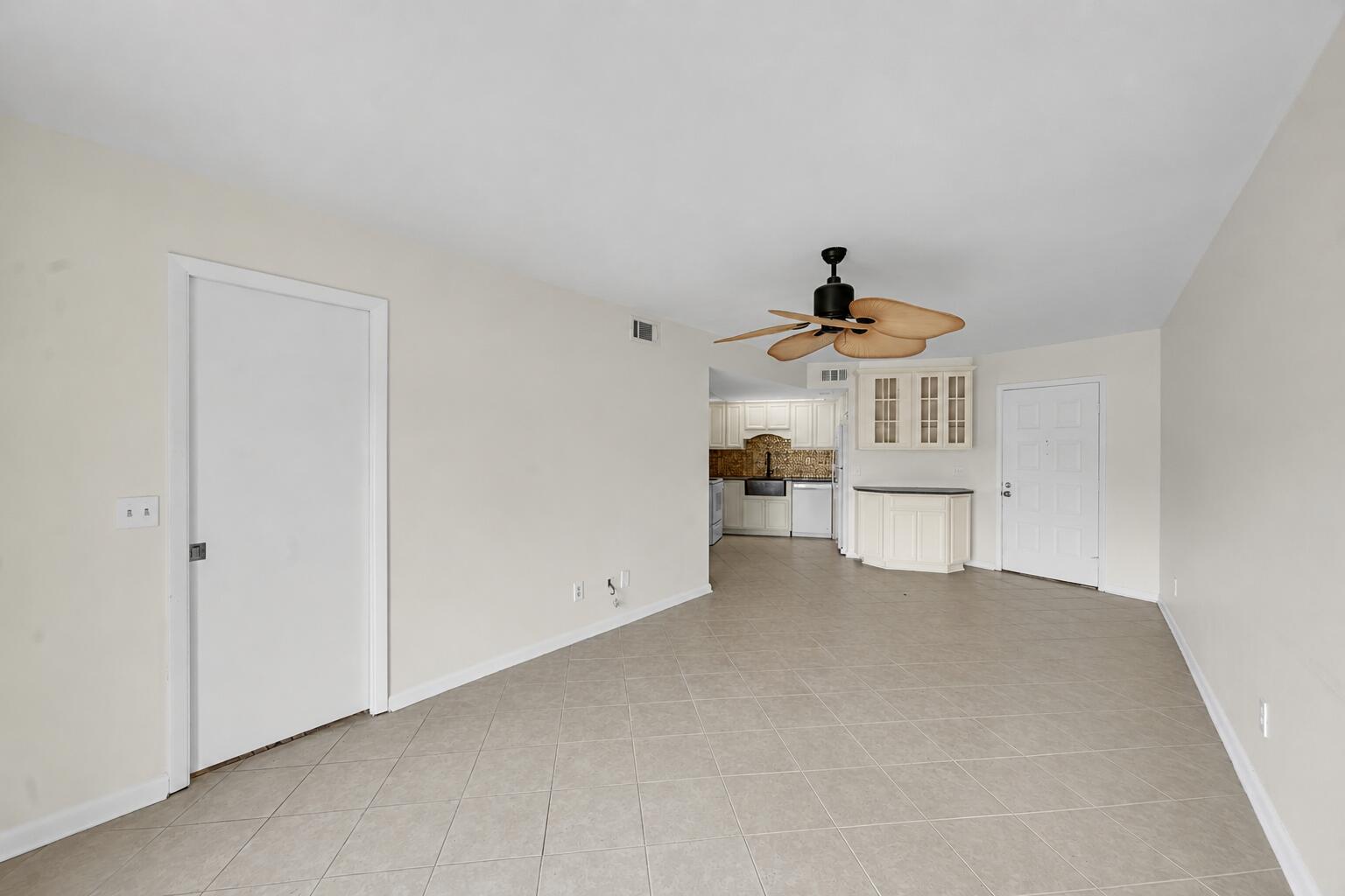 Savannas Club Condo - Residential Lease