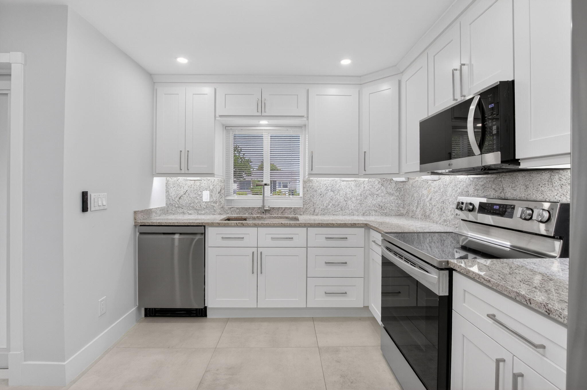 DELRAY VILLAS 2 - Residential