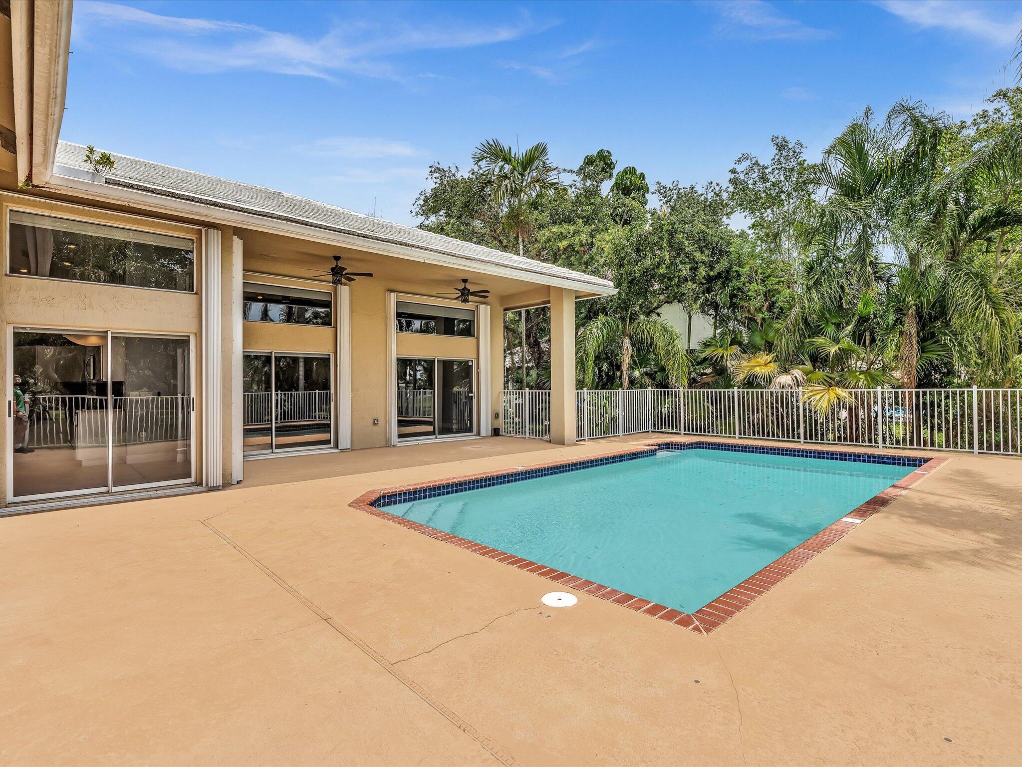 GLEN OAKS - Residential Lease