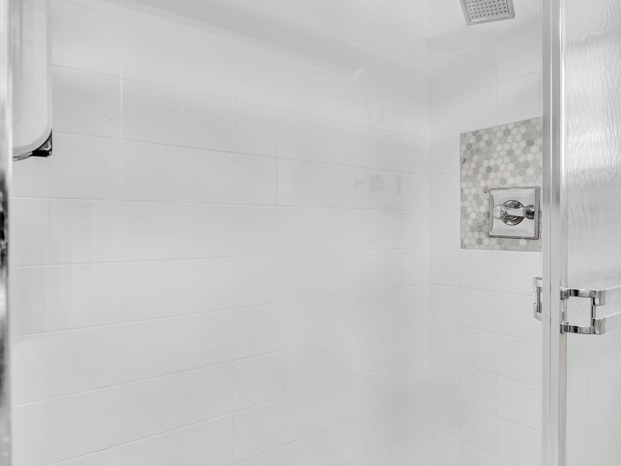GLEN OAKS - Residential Lease