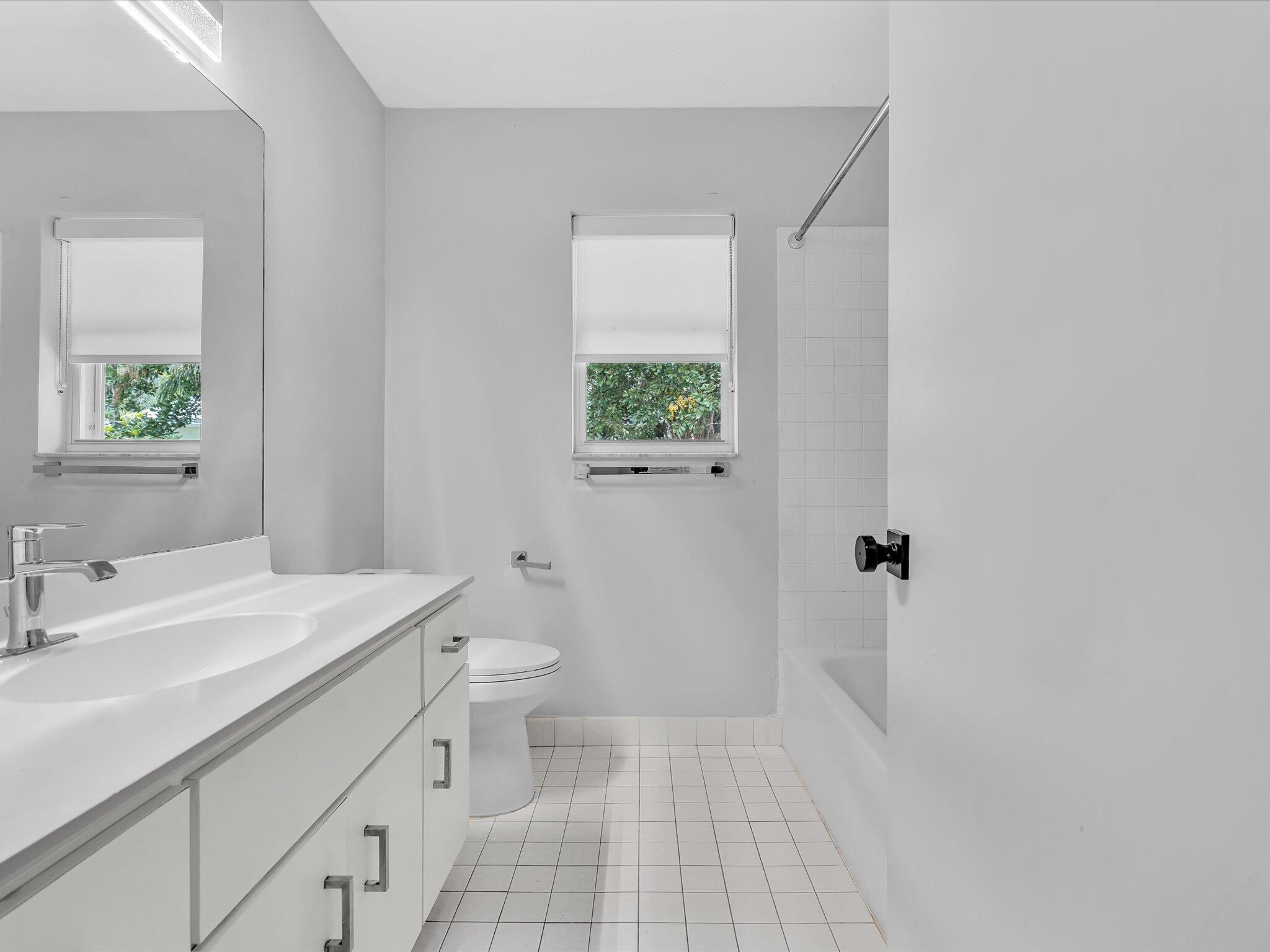 GLEN OAKS - Residential Lease