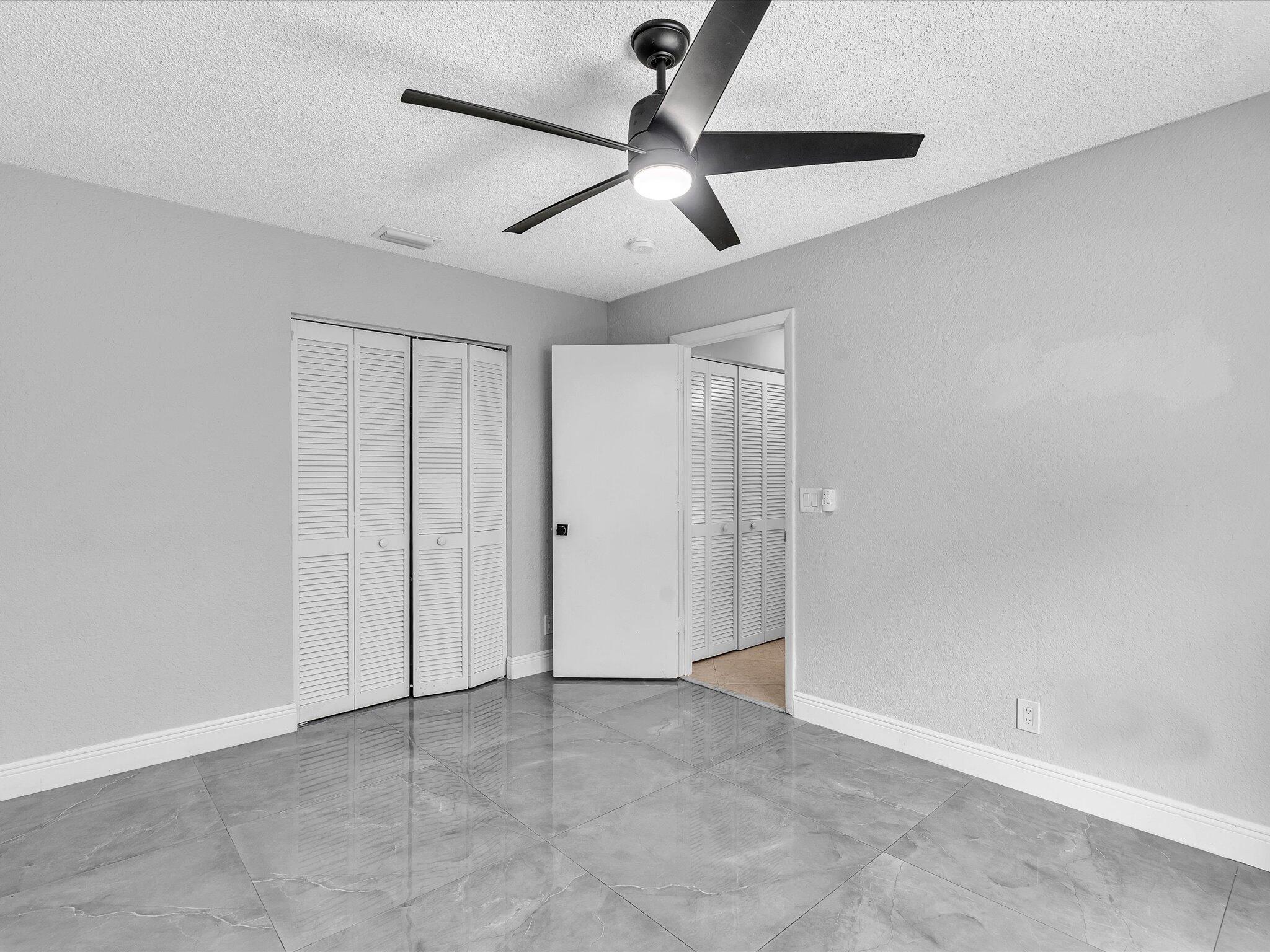 GLEN OAKS - Residential Lease
