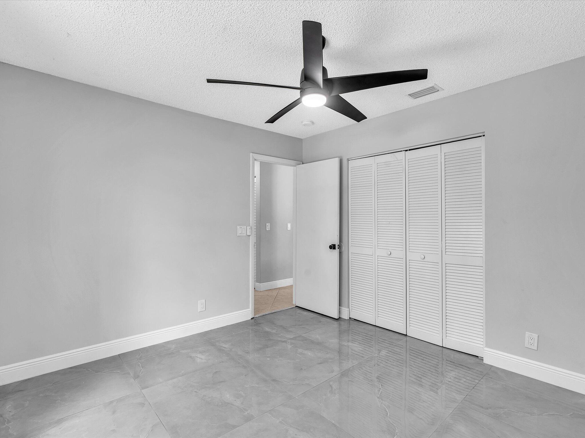 GLEN OAKS - Residential Lease