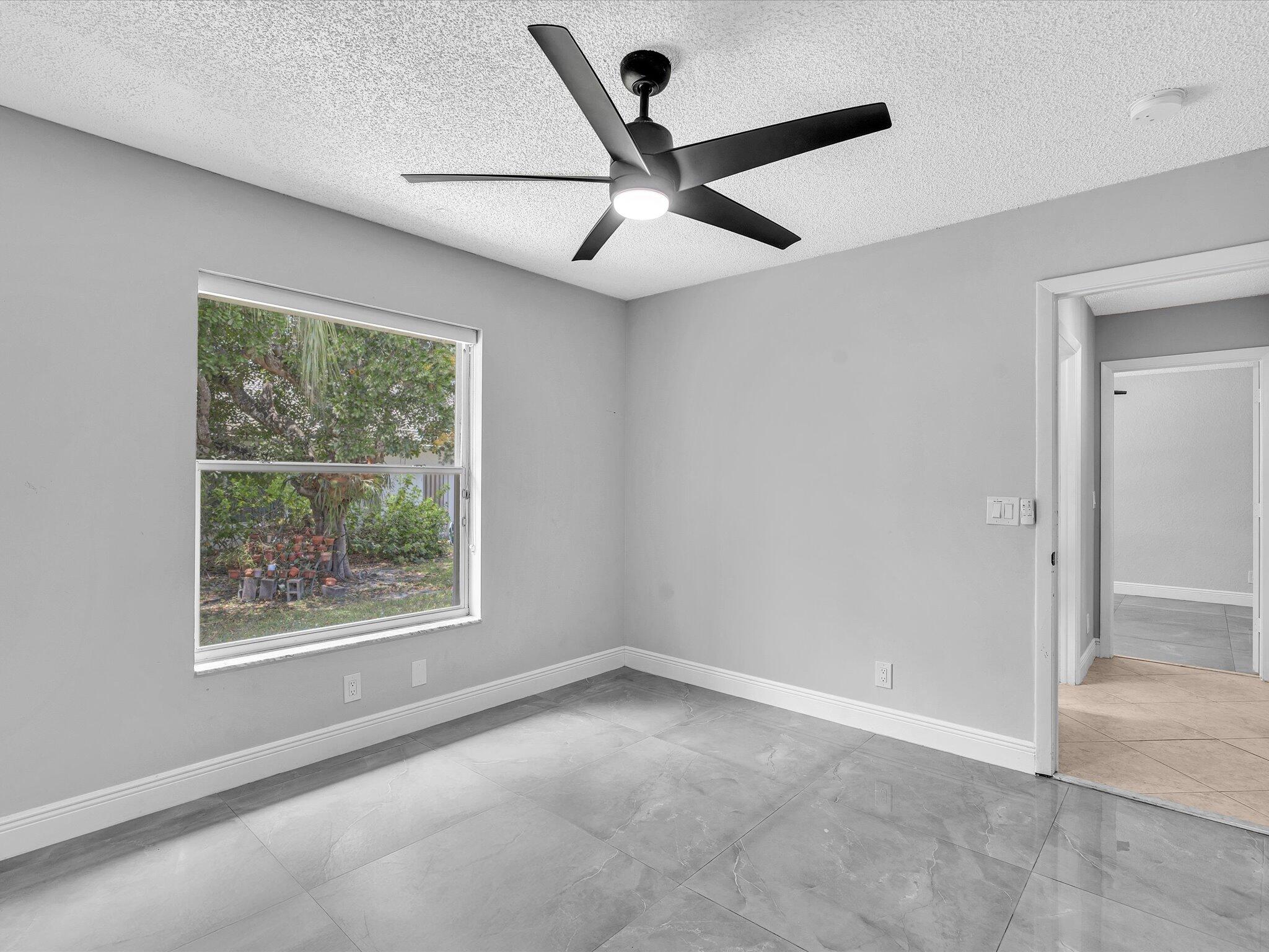 GLEN OAKS - Residential Lease