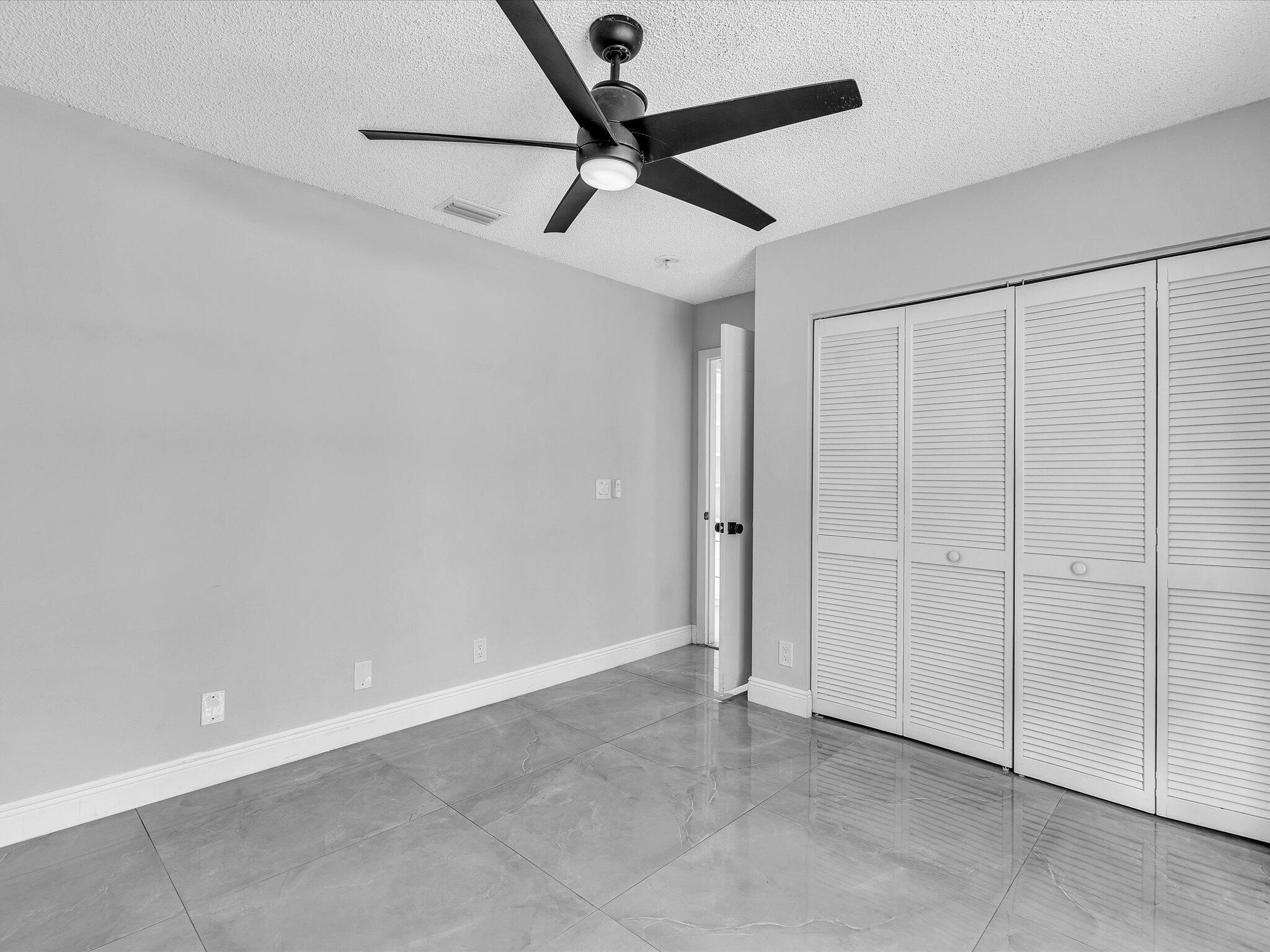 GLEN OAKS - Residential Lease
