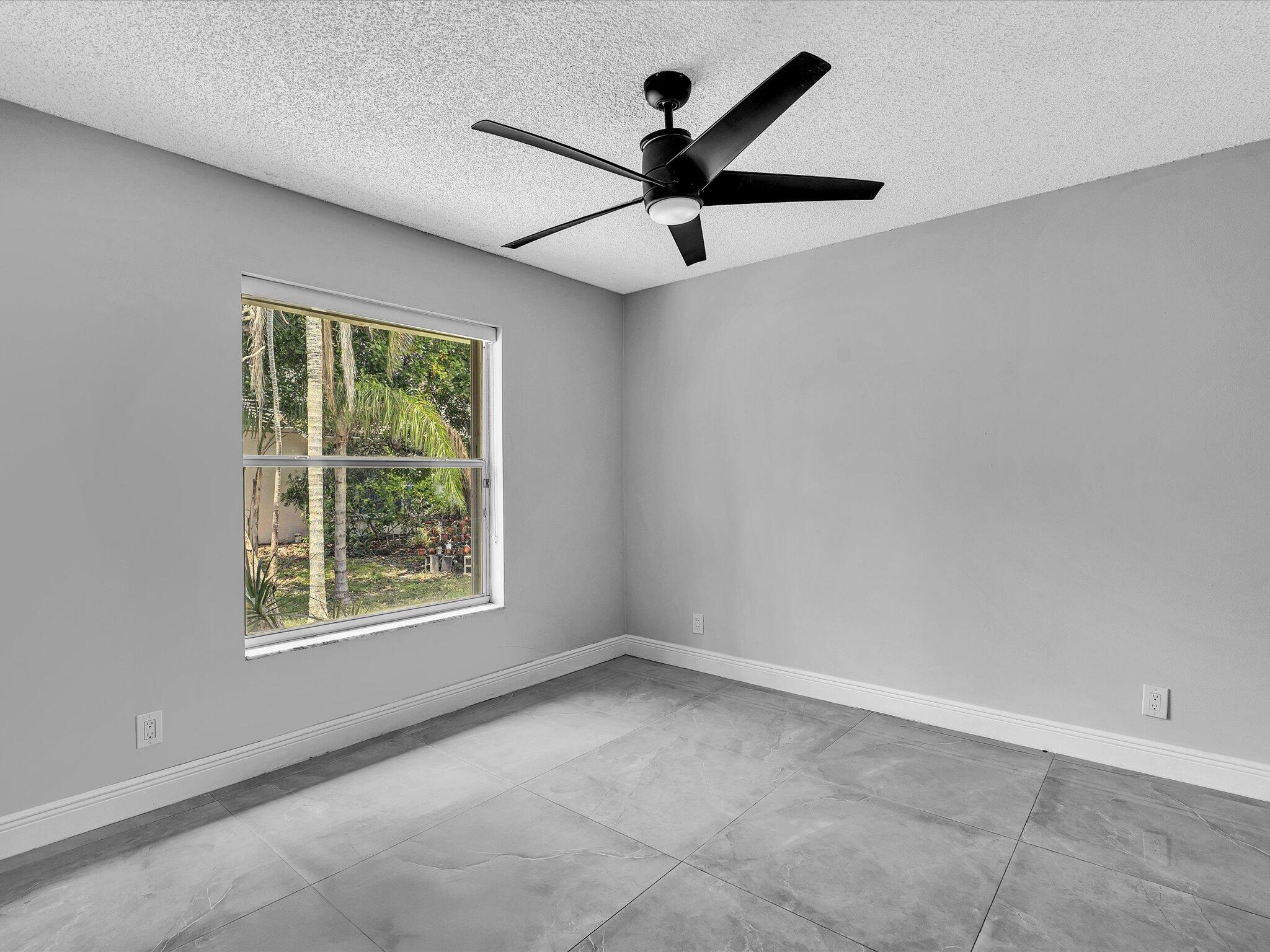 GLEN OAKS - Residential Lease