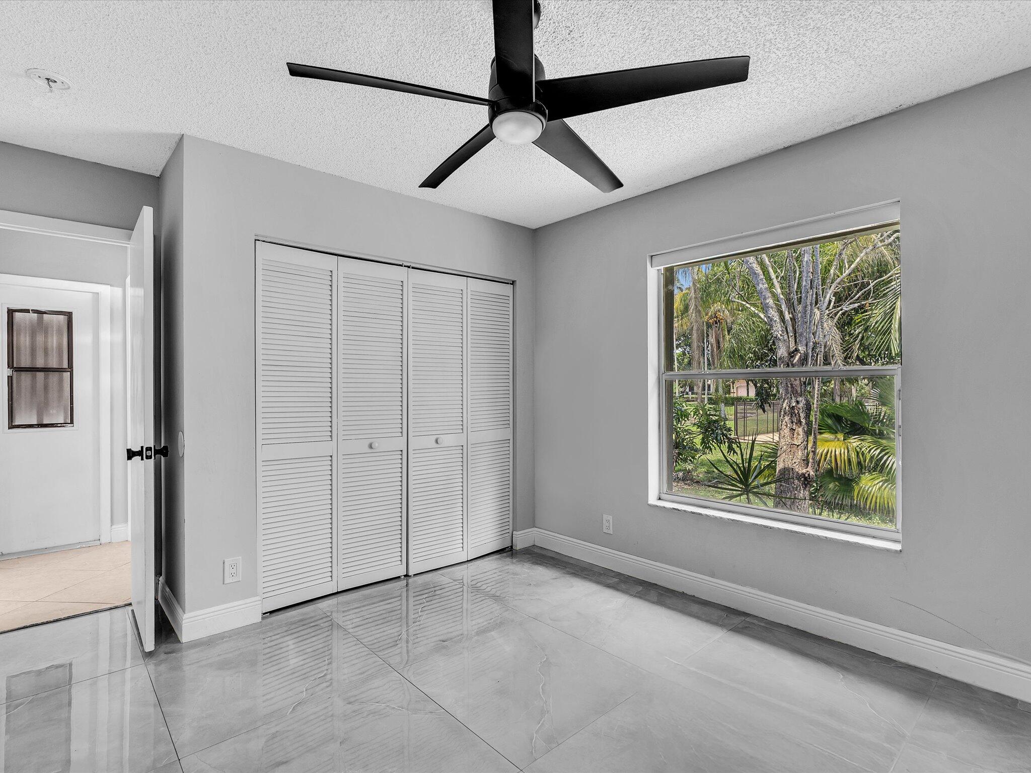 GLEN OAKS - Residential Lease