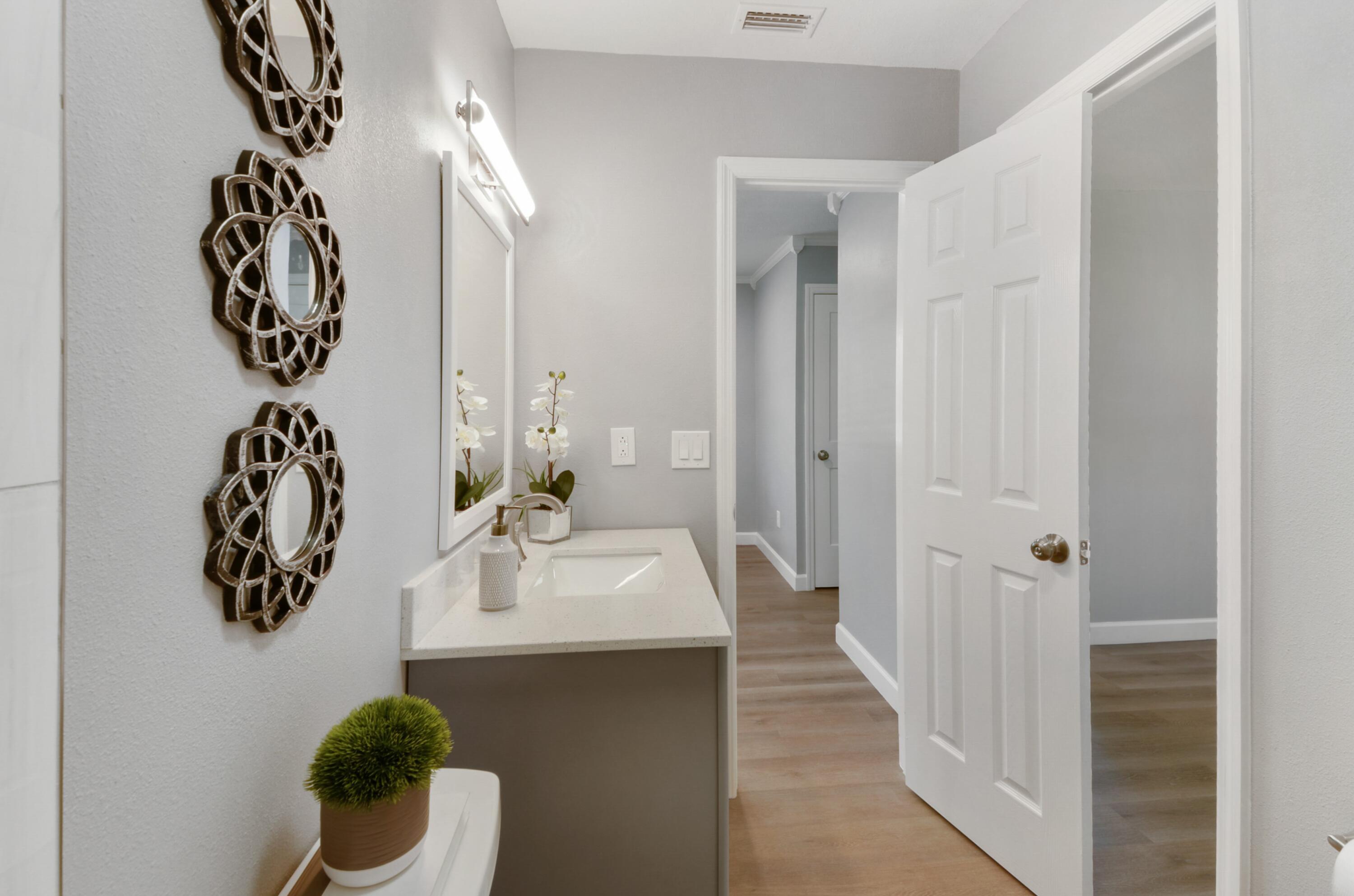 VERO LAKE ESTATES UNIT H - Residential
