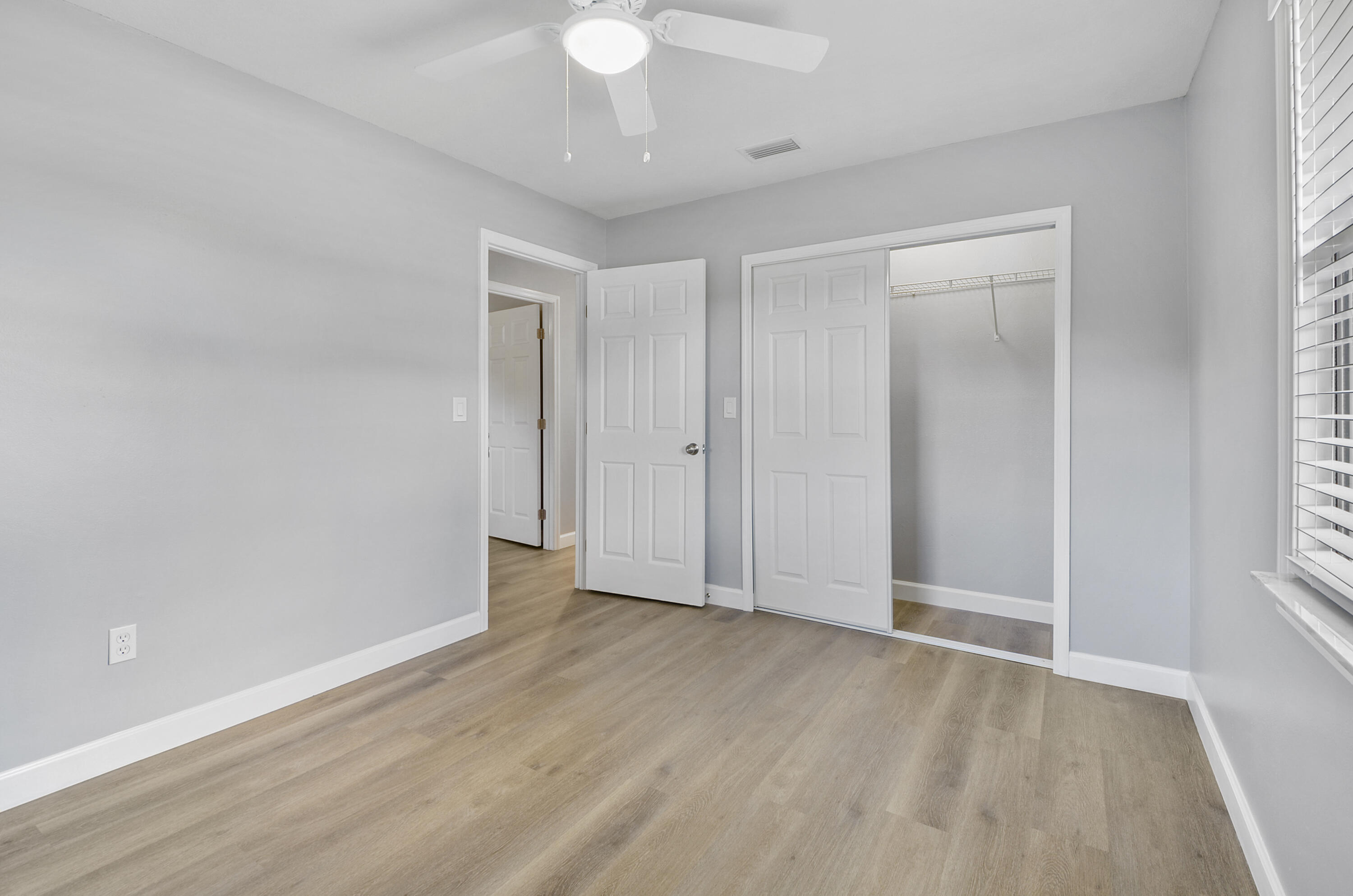 VERO LAKE ESTATES UNIT H - Residential