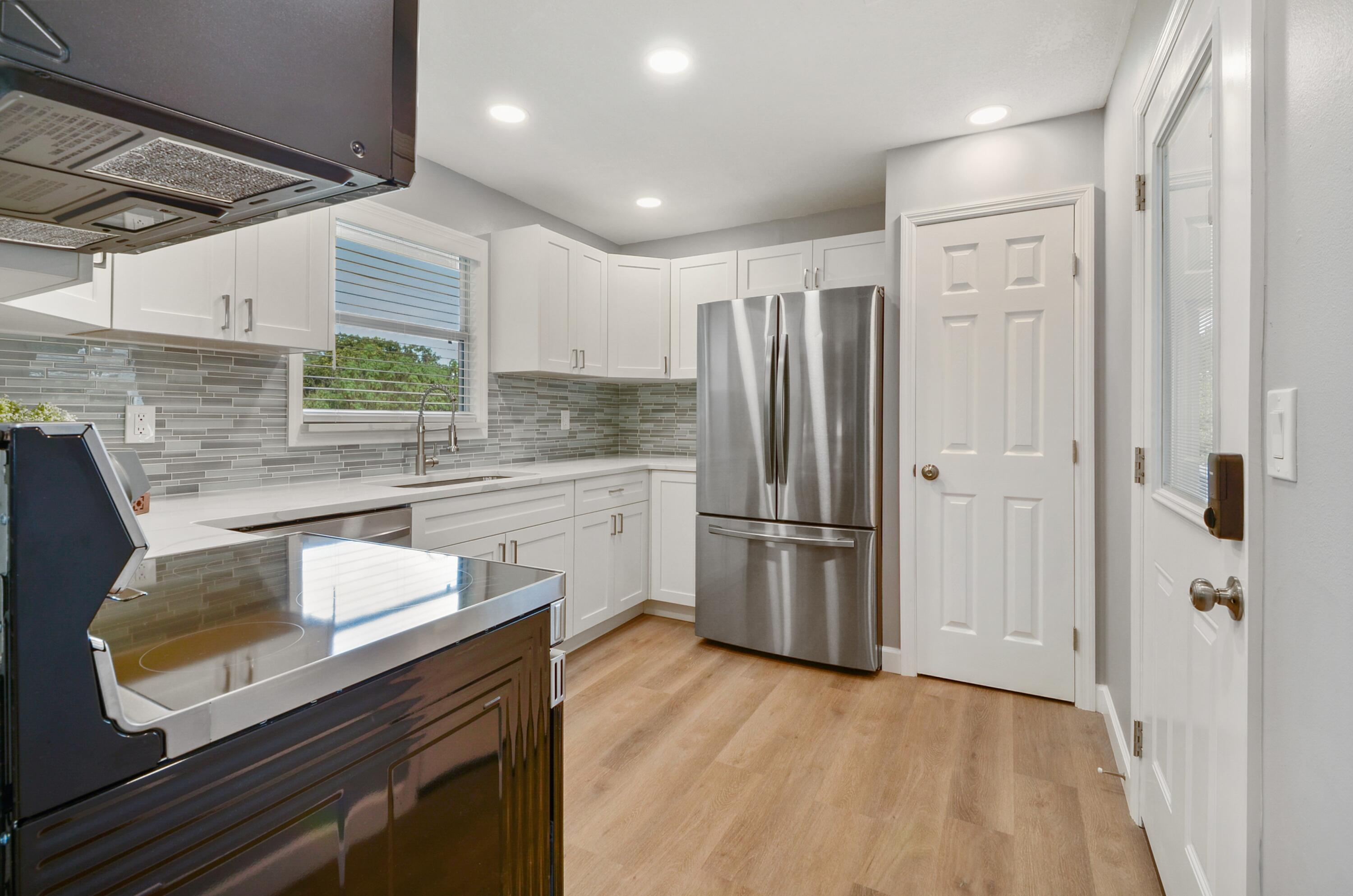 VERO LAKE ESTATES UNIT H - Residential