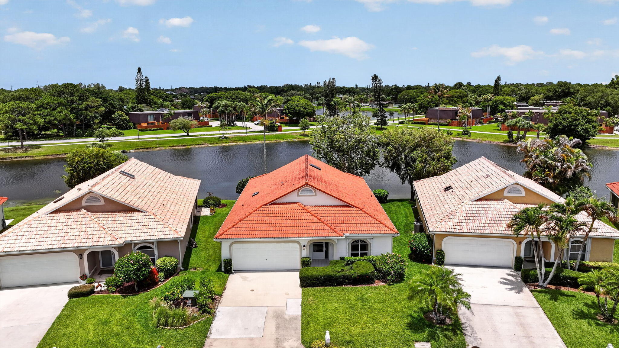 EMERALD LAKES - Residential