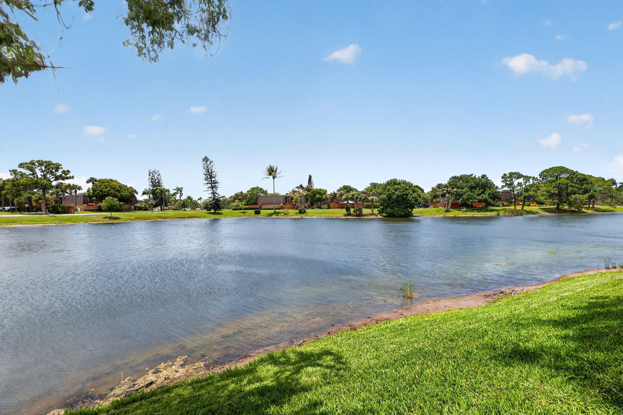 EMERALD LAKES - Residential