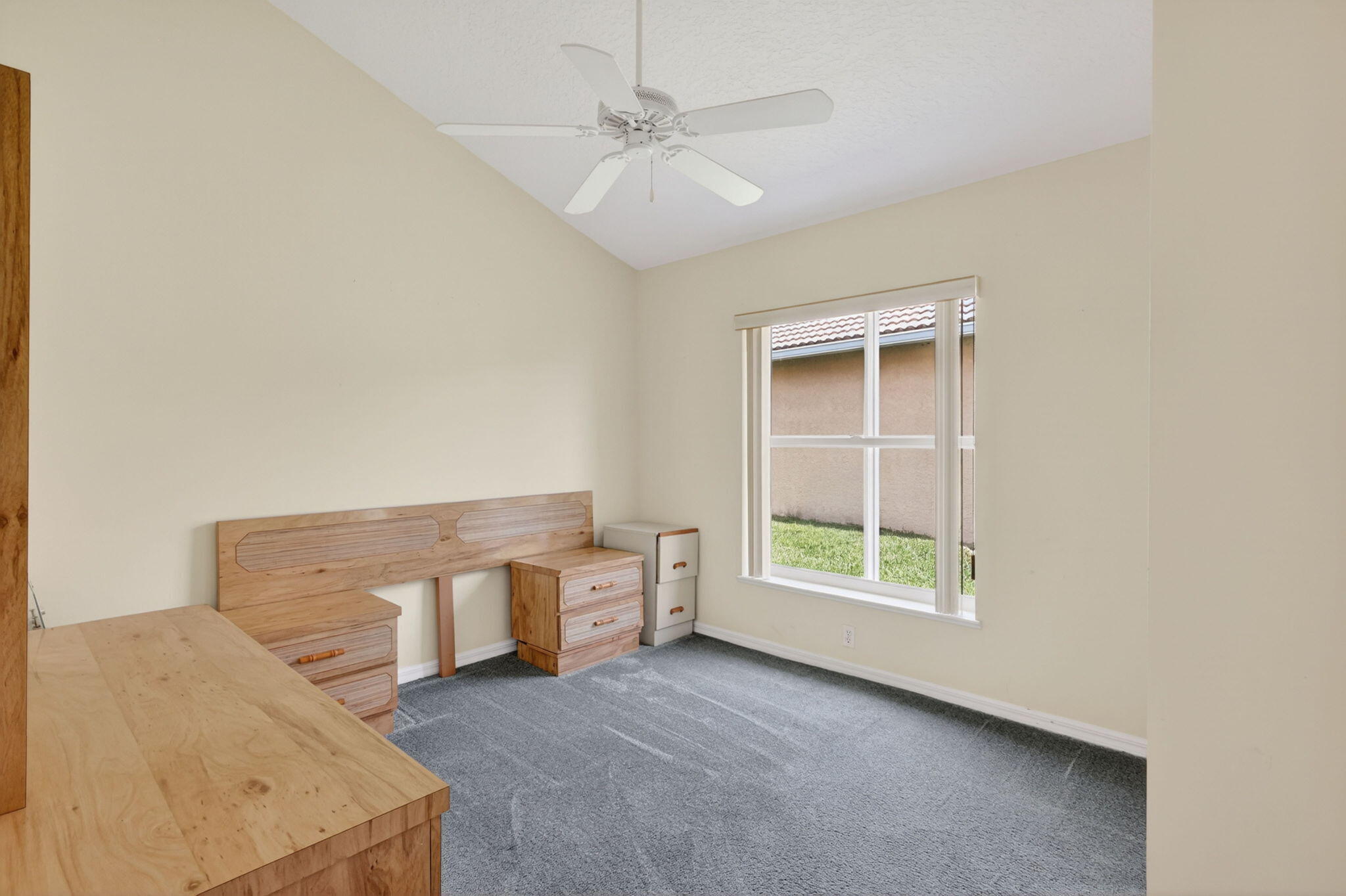 EMERALD LAKES - Residential
