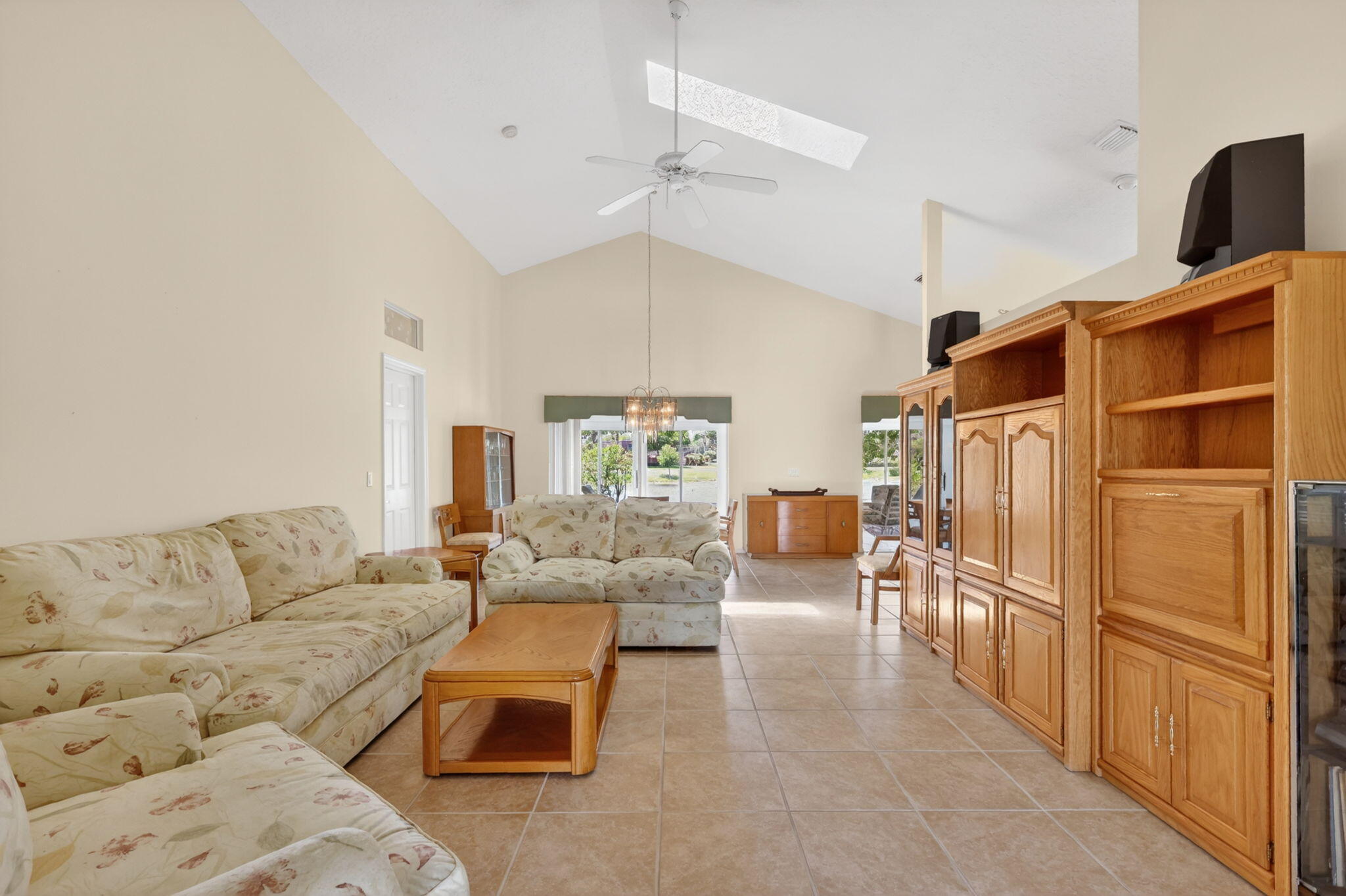 EMERALD LAKES - Residential
