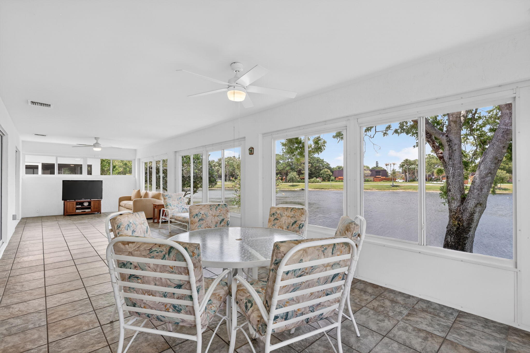 EMERALD LAKES - Residential