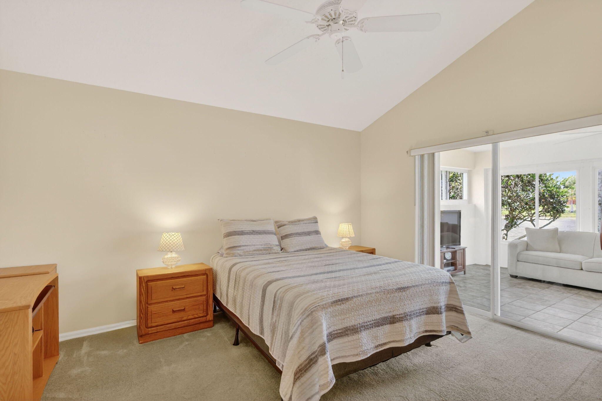 EMERALD LAKES - Residential