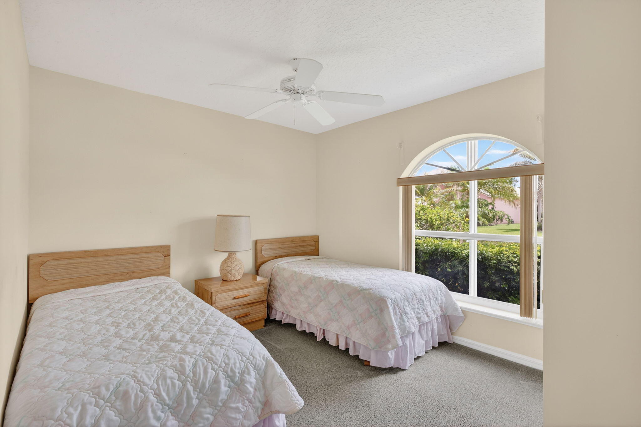 EMERALD LAKES - Residential