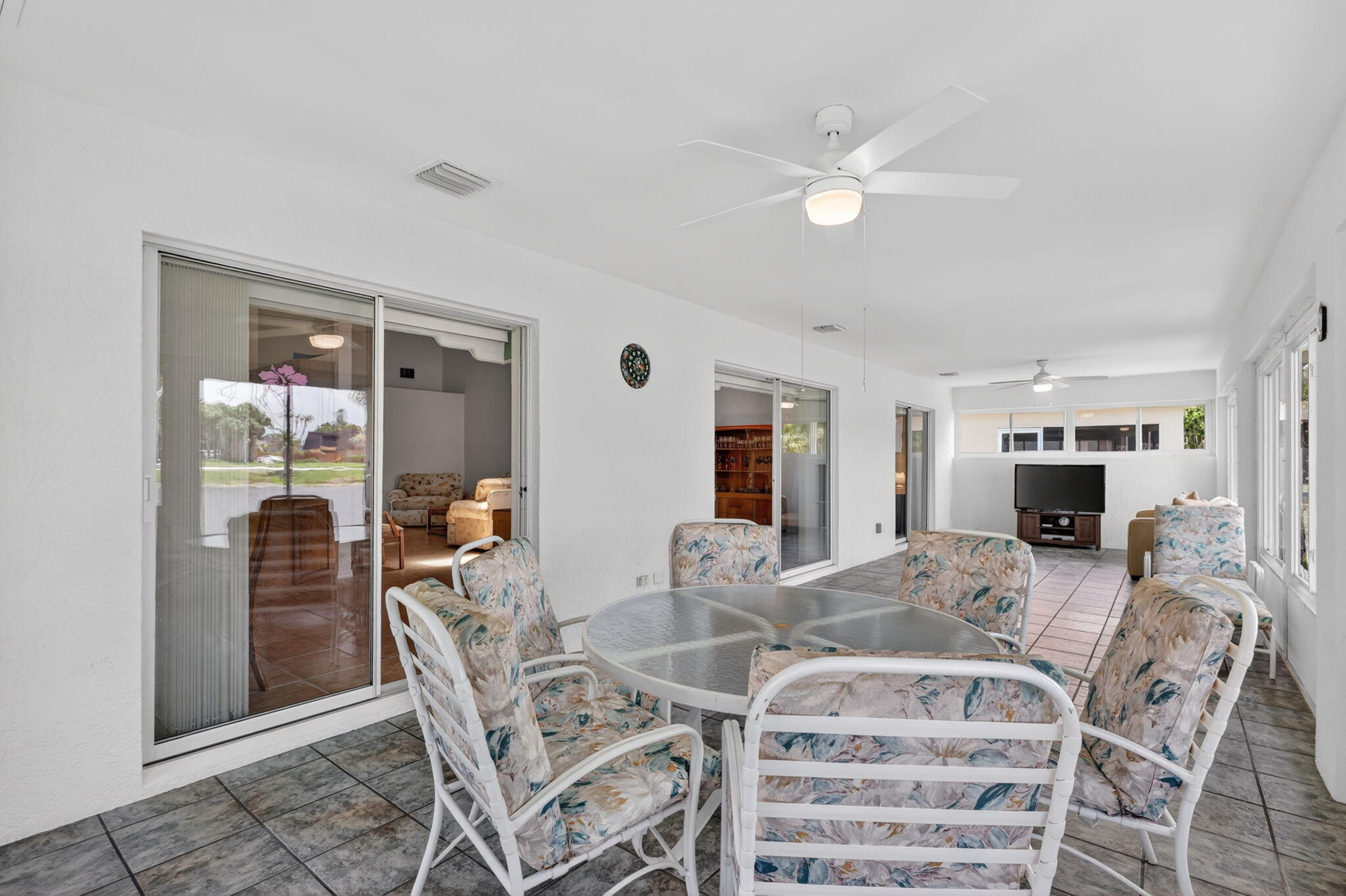 EMERALD LAKES - Residential