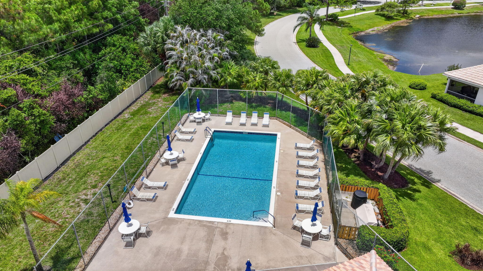 EMERALD LAKES - Residential