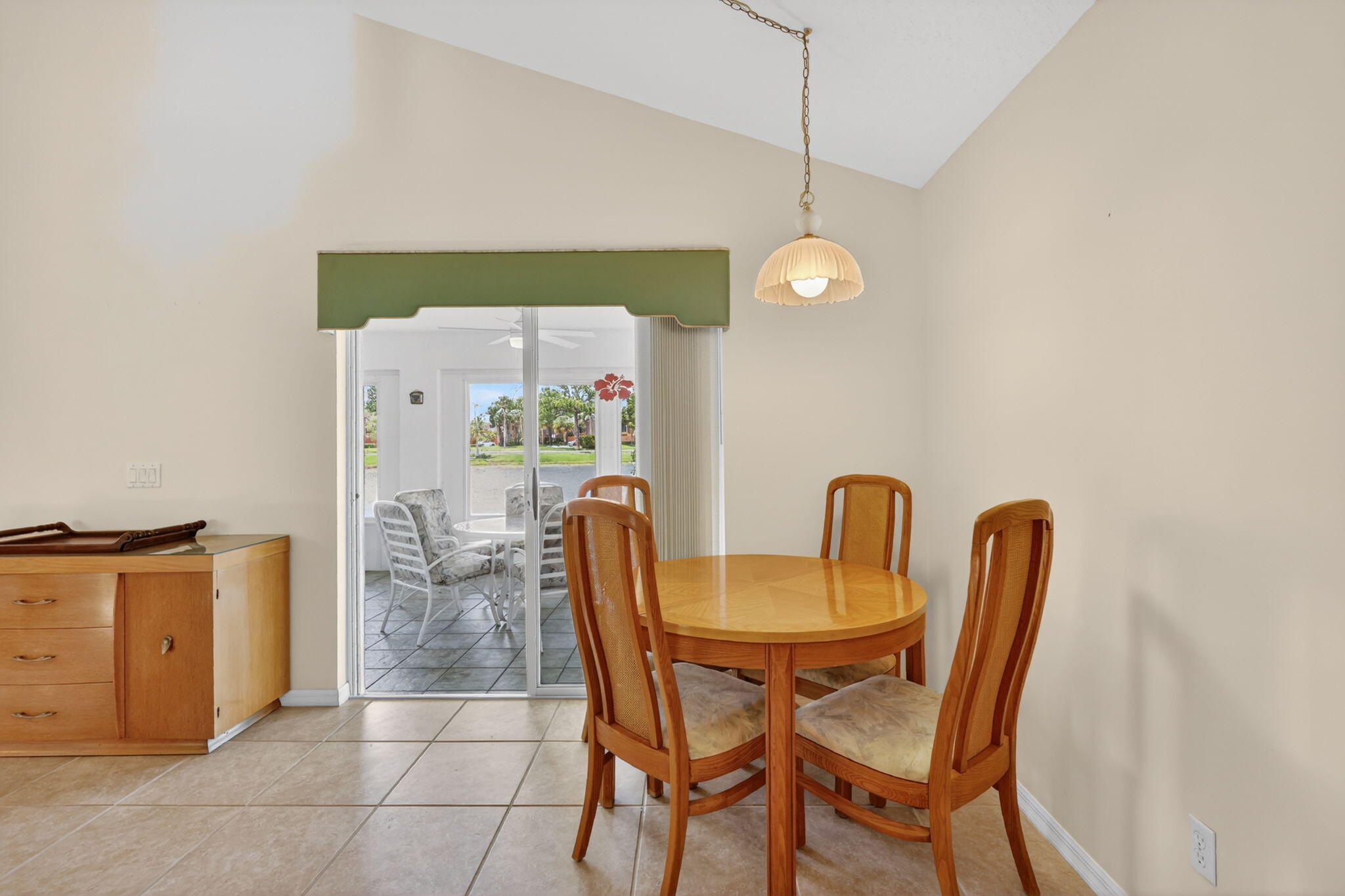 EMERALD LAKES - Residential