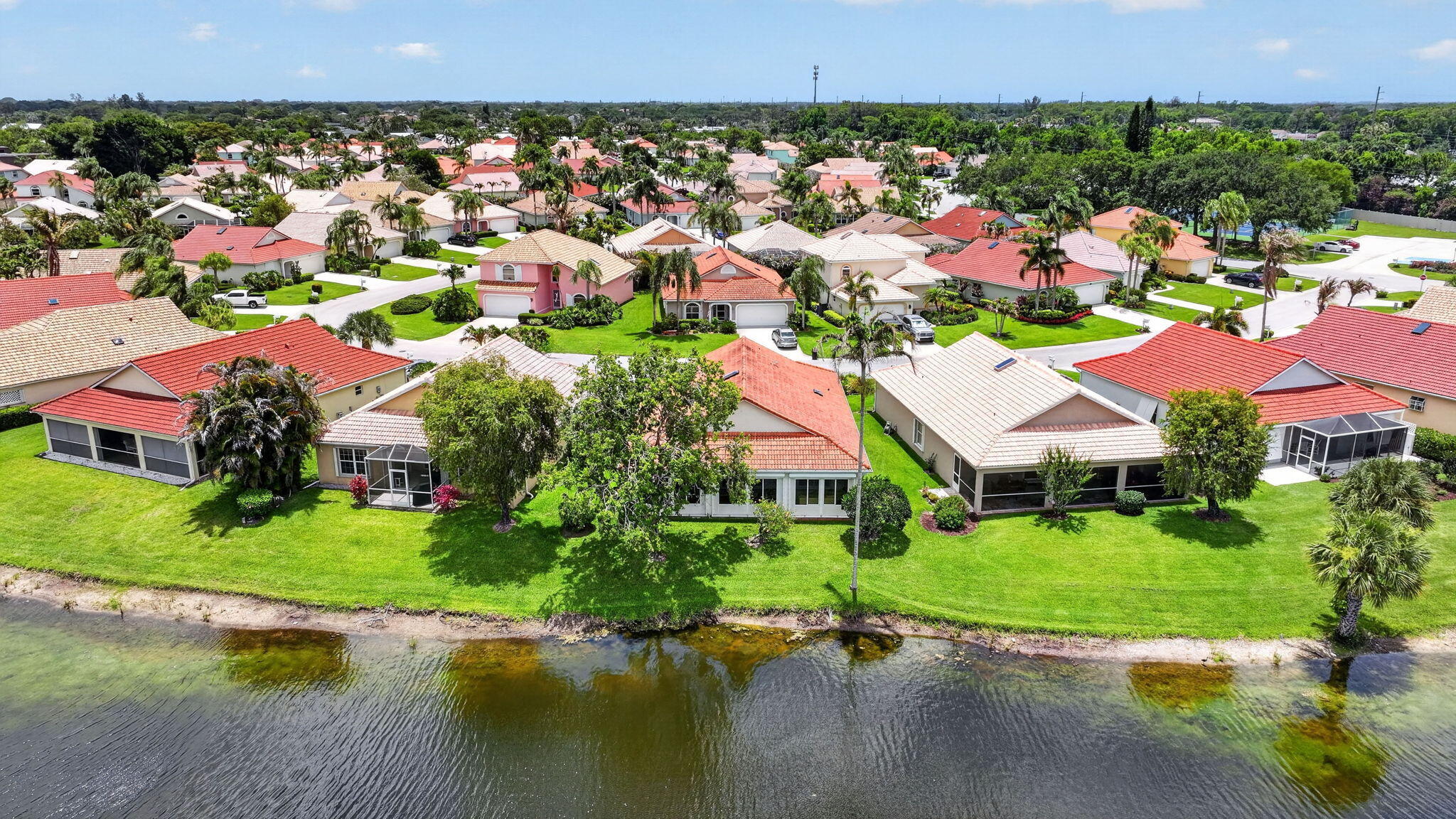 EMERALD LAKES - Residential