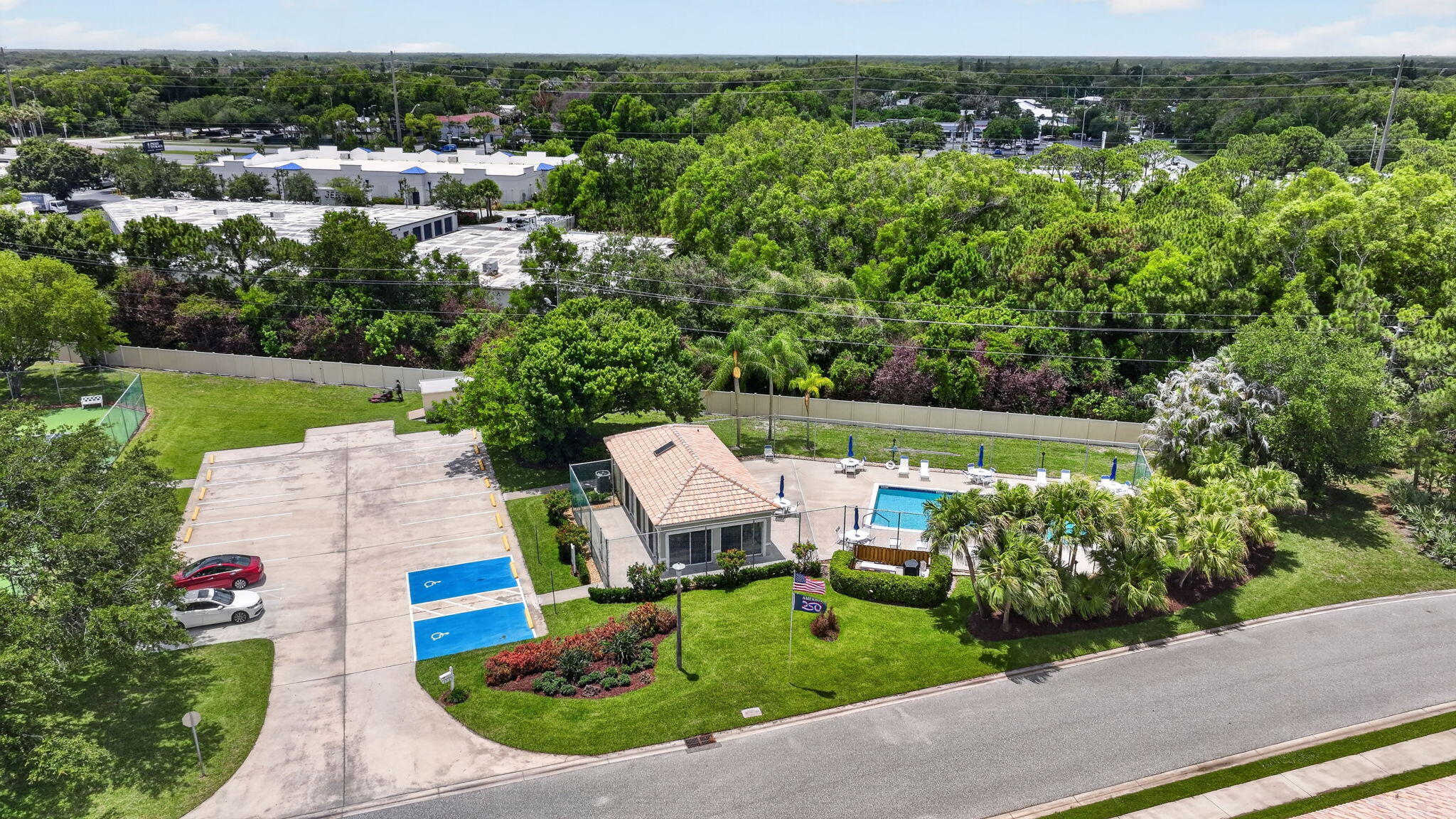 EMERALD LAKES - Residential