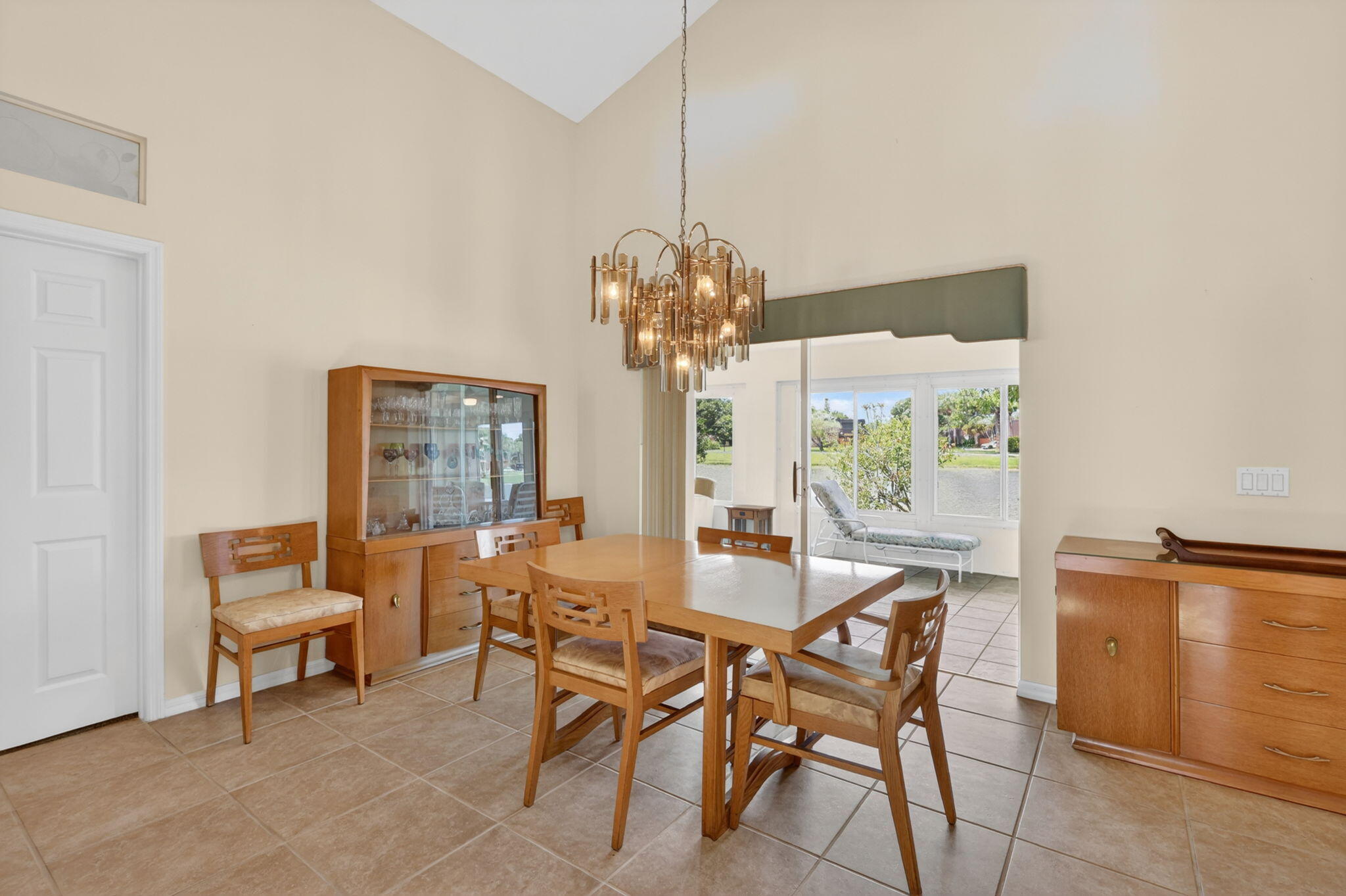 EMERALD LAKES - Residential