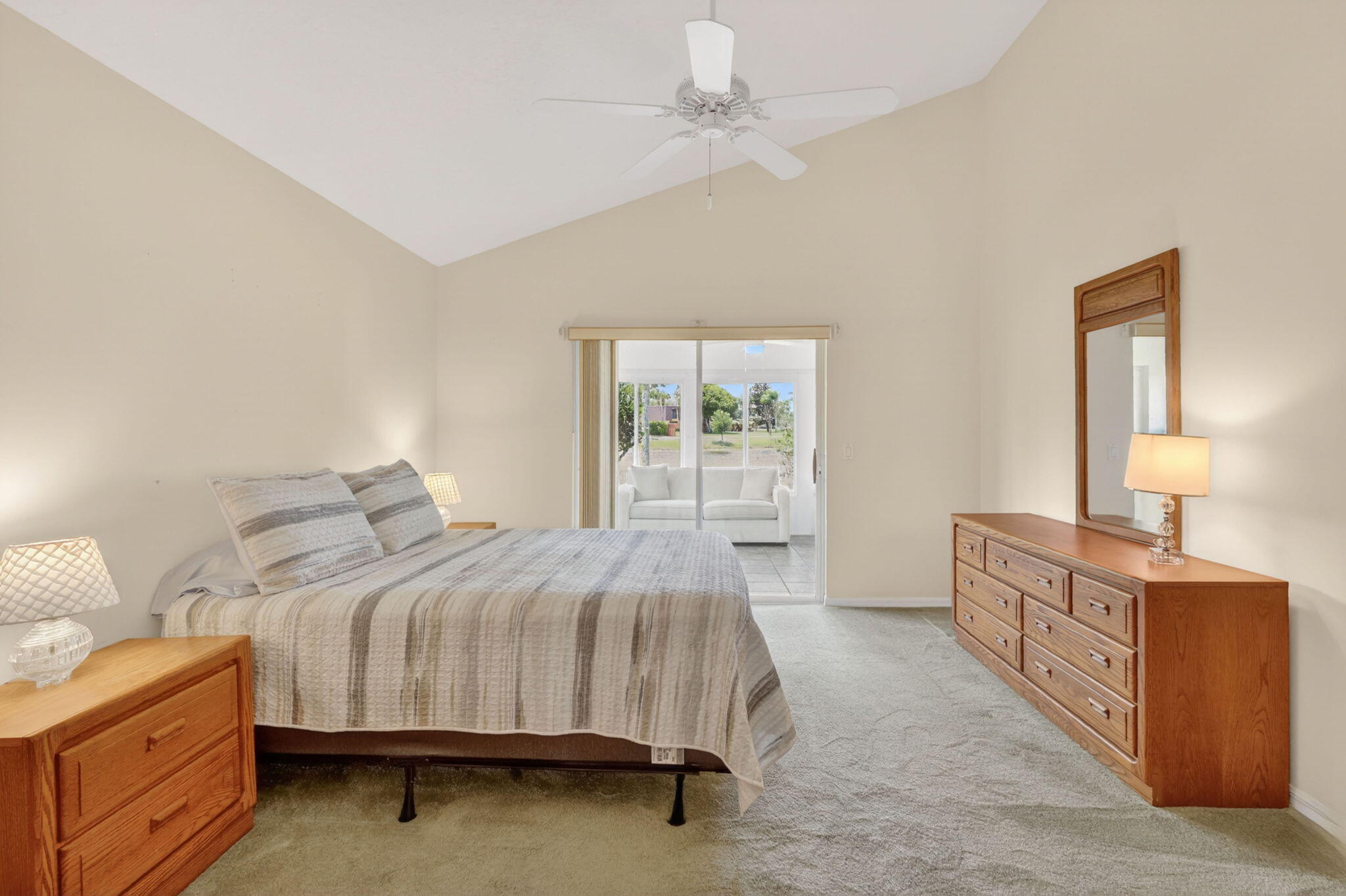 EMERALD LAKES - Residential