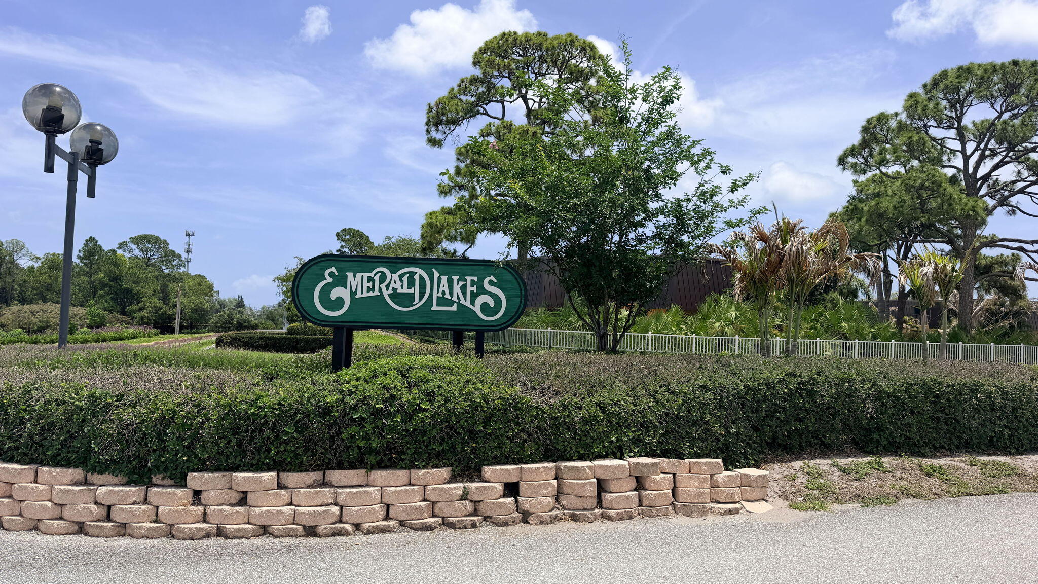 EMERALD LAKES - Residential