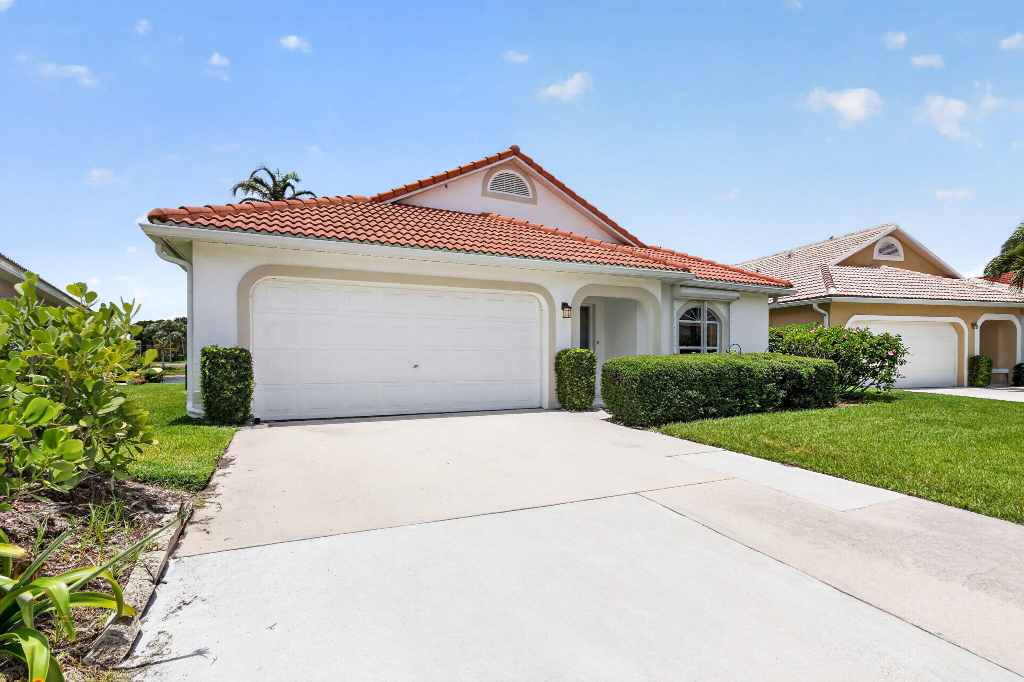 EMERALD LAKES - Residential