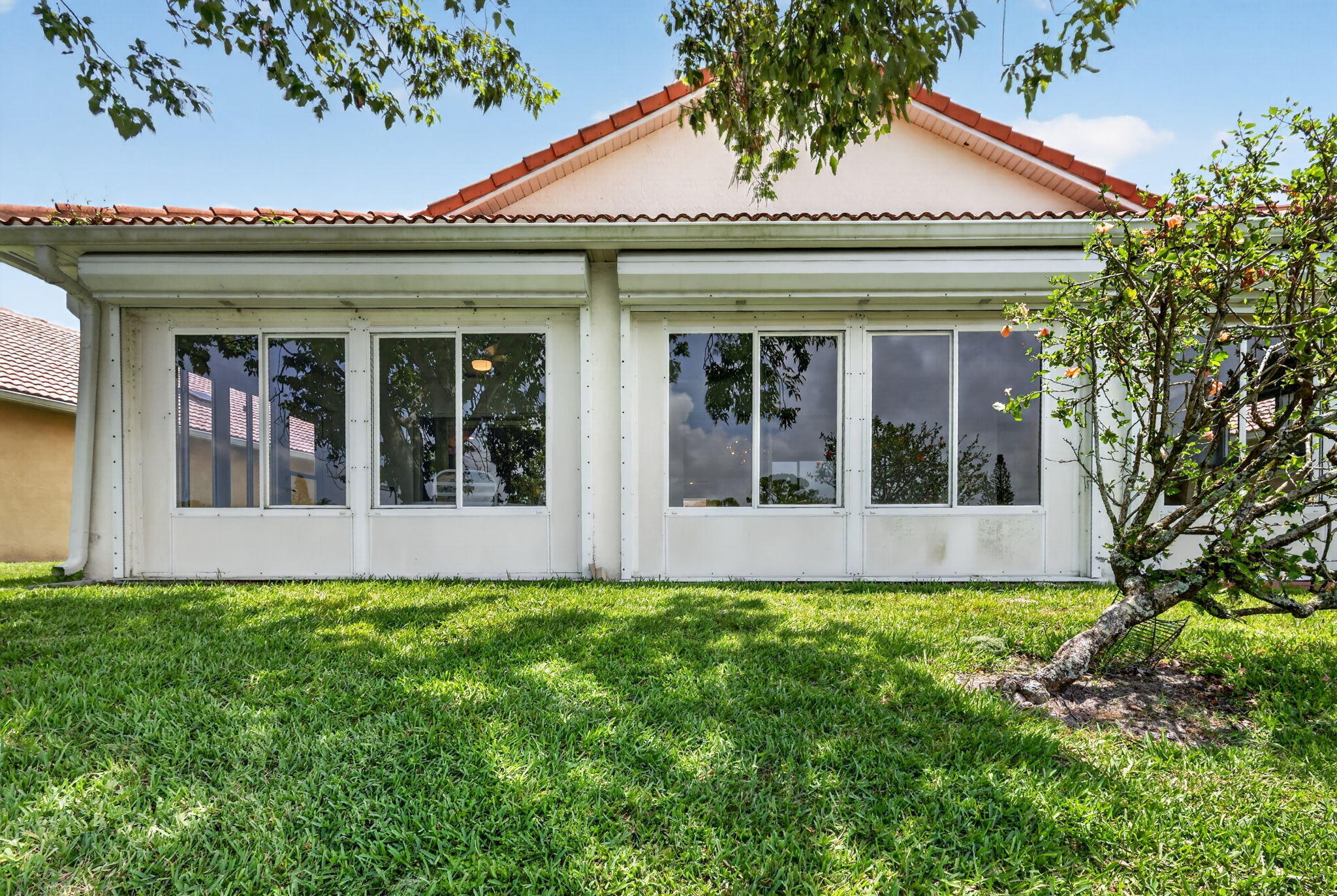 EMERALD LAKES - Residential