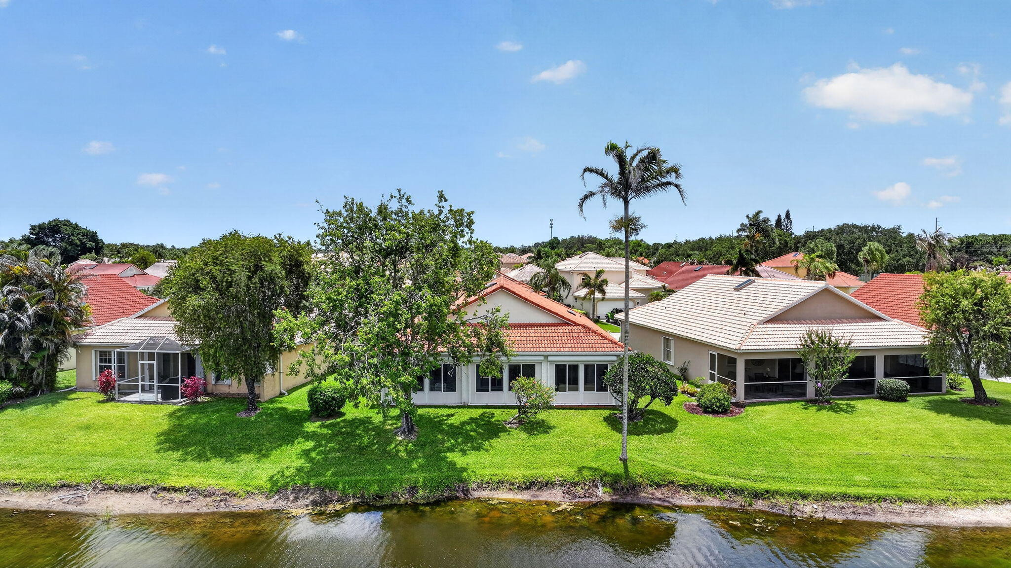 EMERALD LAKES - Residential