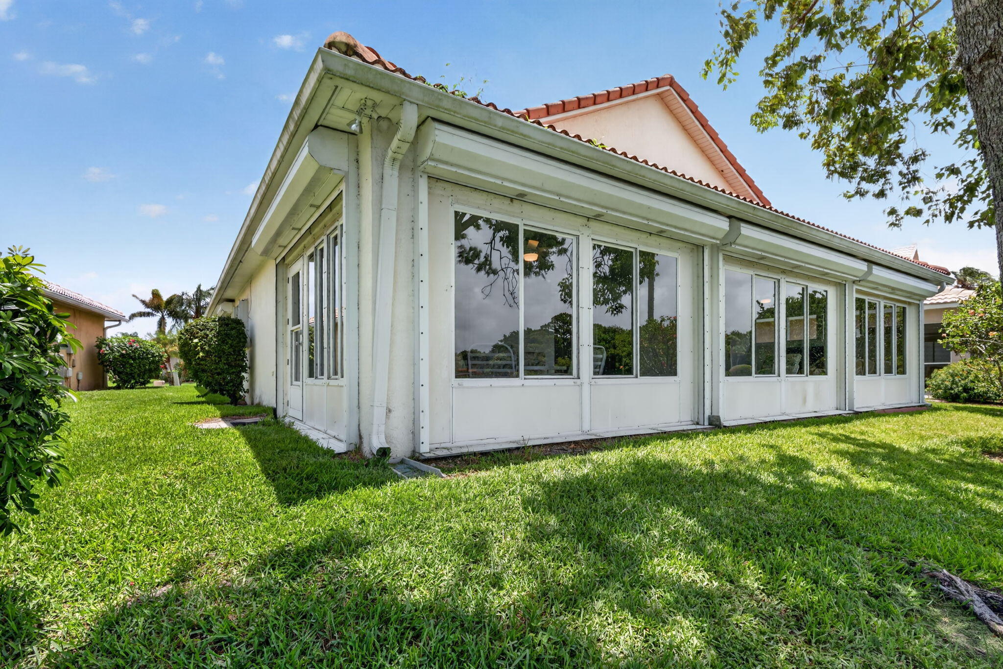 EMERALD LAKES - Residential