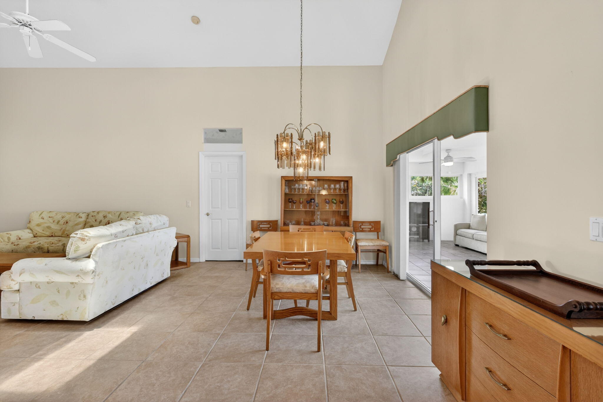 EMERALD LAKES - Residential