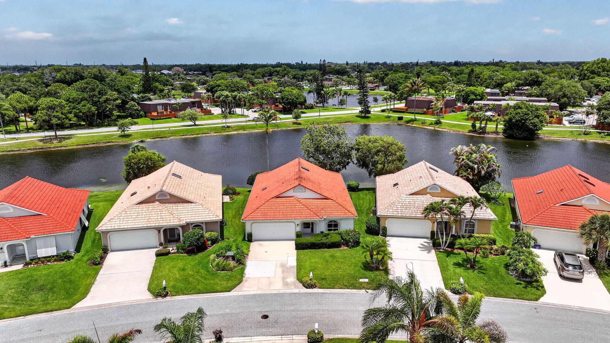 EMERALD LAKES - Residential