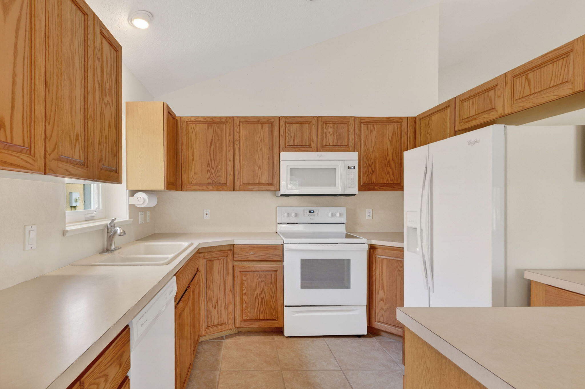 EMERALD LAKES - Residential