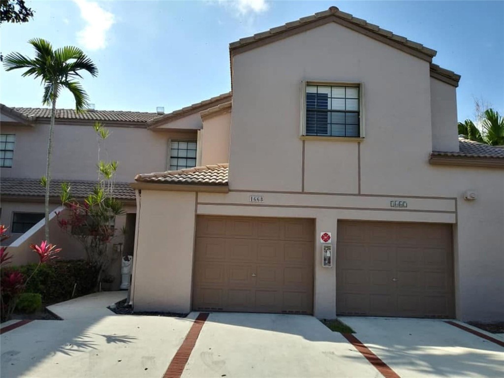 REDUCED TO SELL!! **OWNER SAYS "BRING ME AN OFFER"!!*UP TO $80,000 OF DOWN PAYMENT ASSISTANCE AVAILABLE FROM BROWARD COUNTY FOR THE PURCHASE OF THIS PROPERTY** **RARE 2/2 VILLA WITH 1 CAR GARGAGE AND ADDITIONAL 2 PARKING SPACES IN DRIVEWAY OVERLOOKING THE CANAL!!!! **SPLIT BEDROOM PLAN**TILED THROUGHOUT**SPACIOUS EAT IN KITCHEN WITH 1 YR OLD SS REFRIG**2YR OLD SS DISHWASHER**NEW VERTICALS & BLINDS** 2 YR OLD 2.5 TON CARRIER A/C UNIT**WATER HEATER IS 3 YEARS OLD**CROWN MOLDING IN LIVING & DINING ROOM**2YR OLD FRONT LOAD WASHER & DRYER**CONCRETE PATIO SET WITH UMBRELLA STAYS**BBQ PERMITTED WITH COVER**MOTORCYCLES PERMITTED IF KEPT IN THE GARAGE**GREAT SCHOOLS**CLOSE TO CYPRESS PARK!!**ASSOCIATON REQUIRES 700 MIN CREDIT SCORE**1 PET PER UNIT **LET'S MAKE A DEAL!!!**EASY TO SHOW & SELL!!!**
