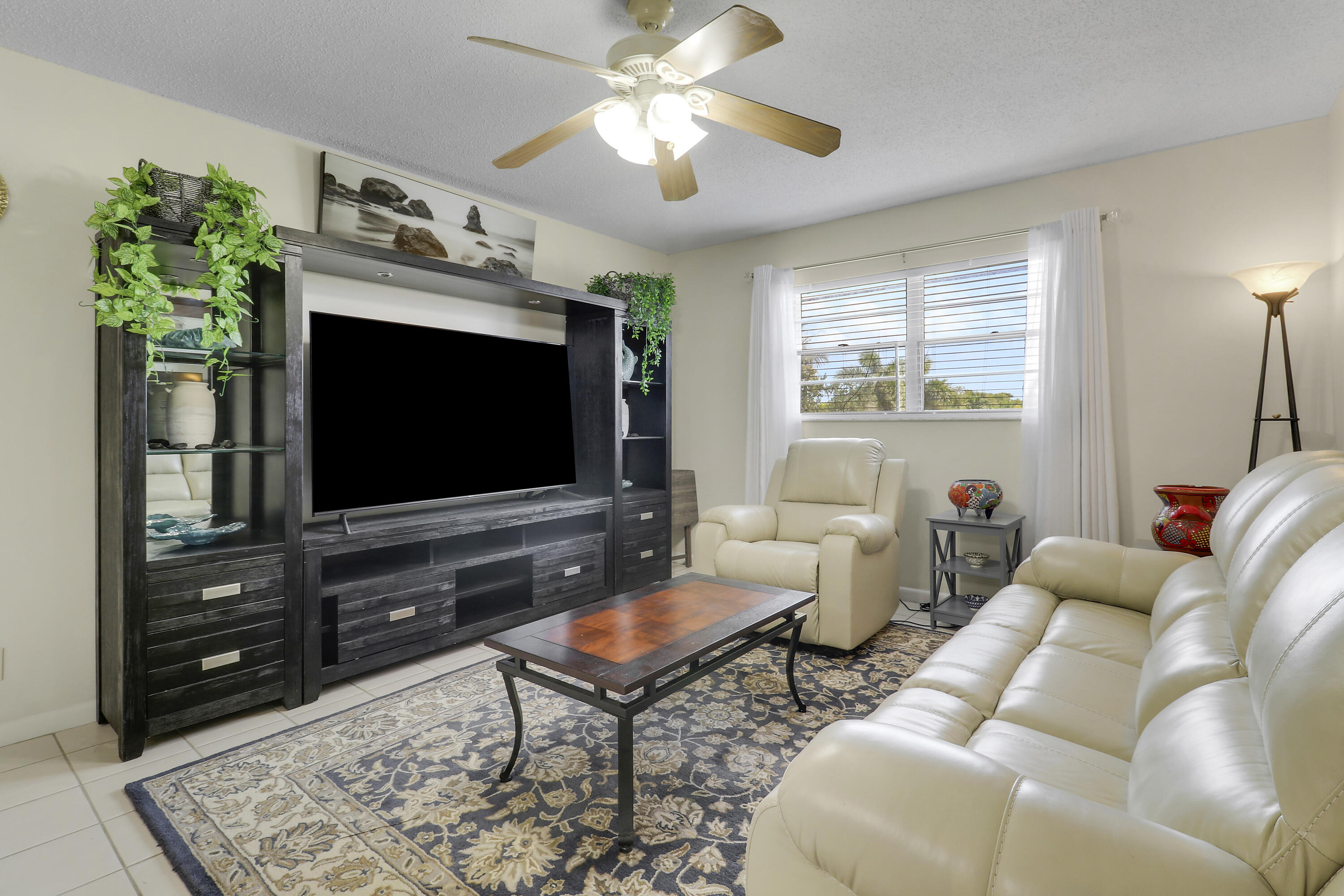 Long term seasonal rental.  This Charming 2-bedroom, 1.5-bath apartment located just 2 miles from Jupiter's beautiful beaches.  Enjoy the perfect blend of coastal living and everyday convenience in this desirable location.