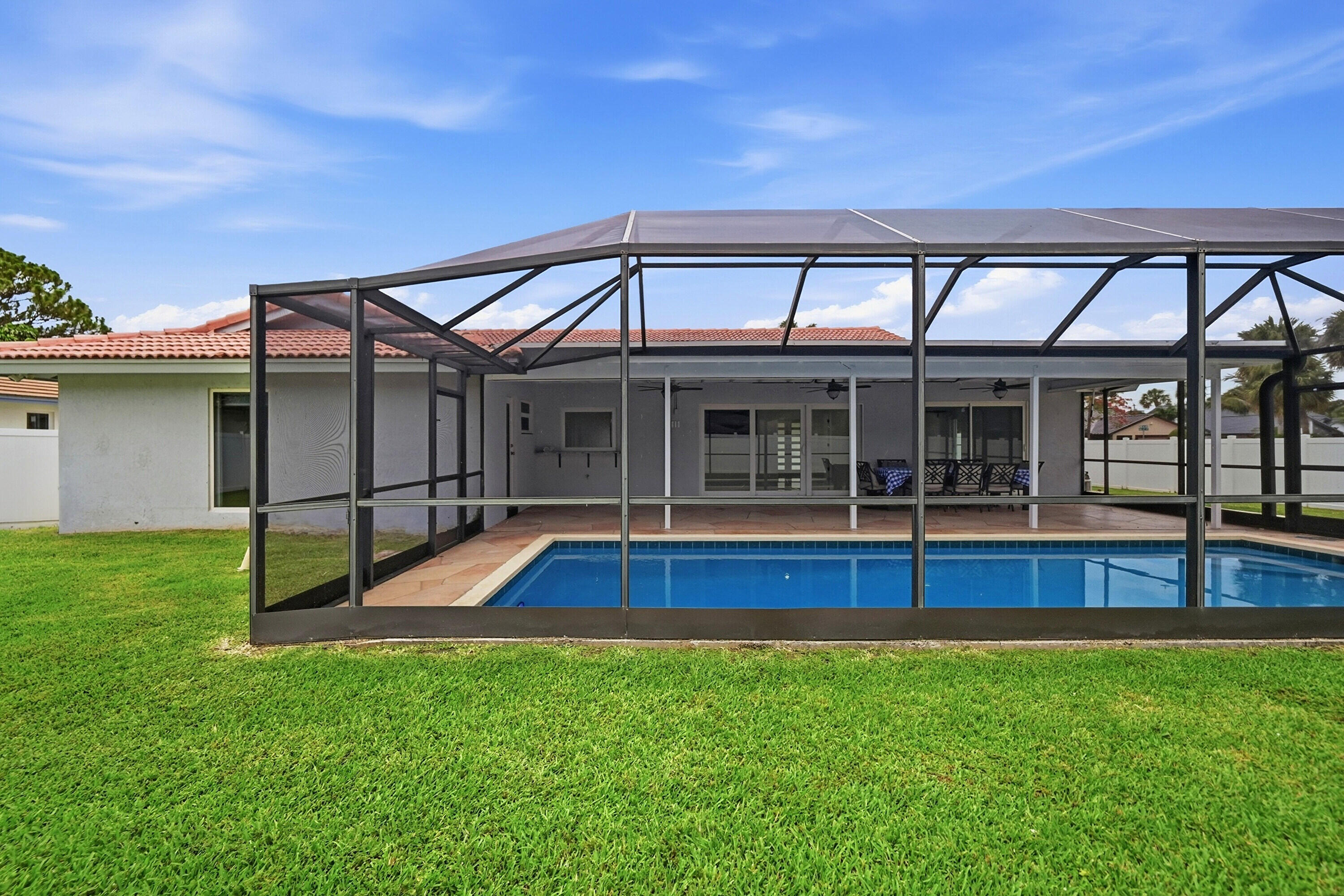 PARADISE PALMS UNIT 5 - Residential Lease